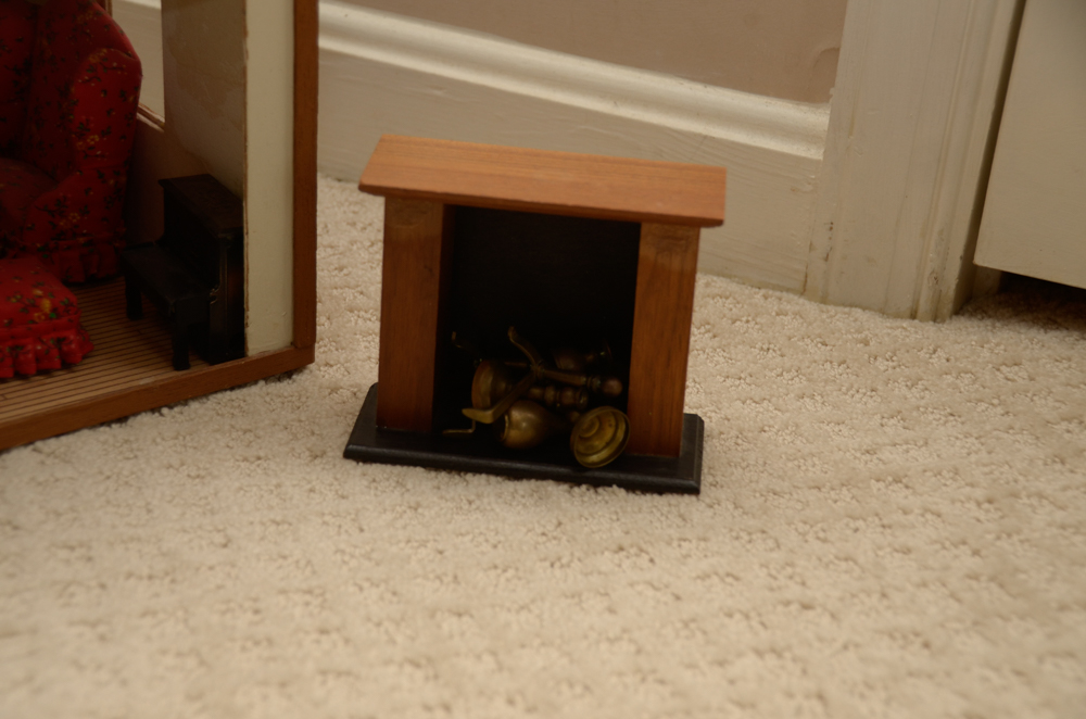 Vintage Craftsman Style Furnished Dollhouse