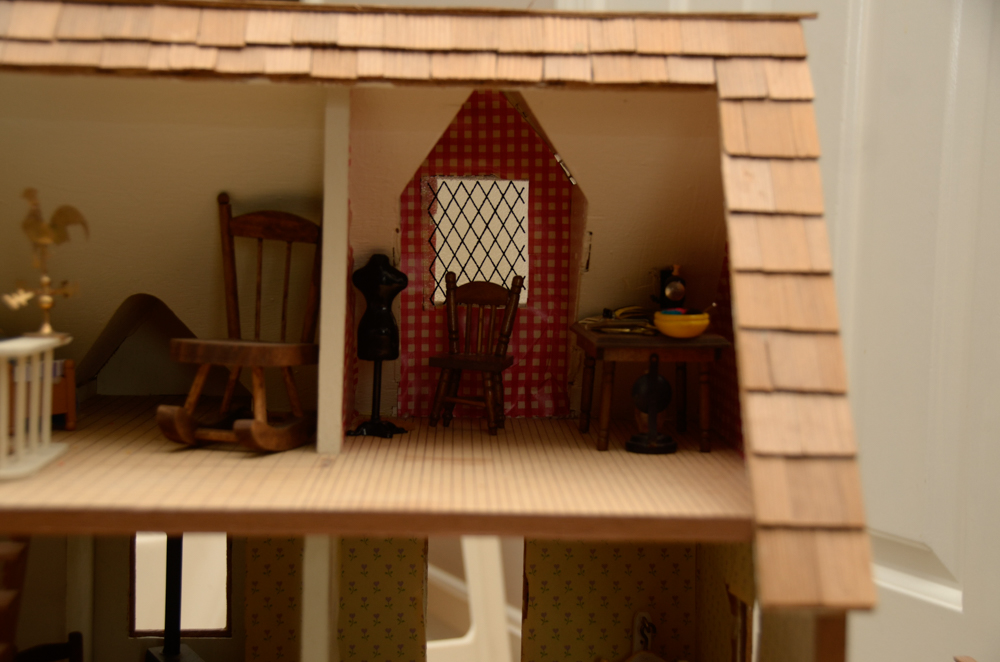 Vintage Craftsman Style Furnished Dollhouse