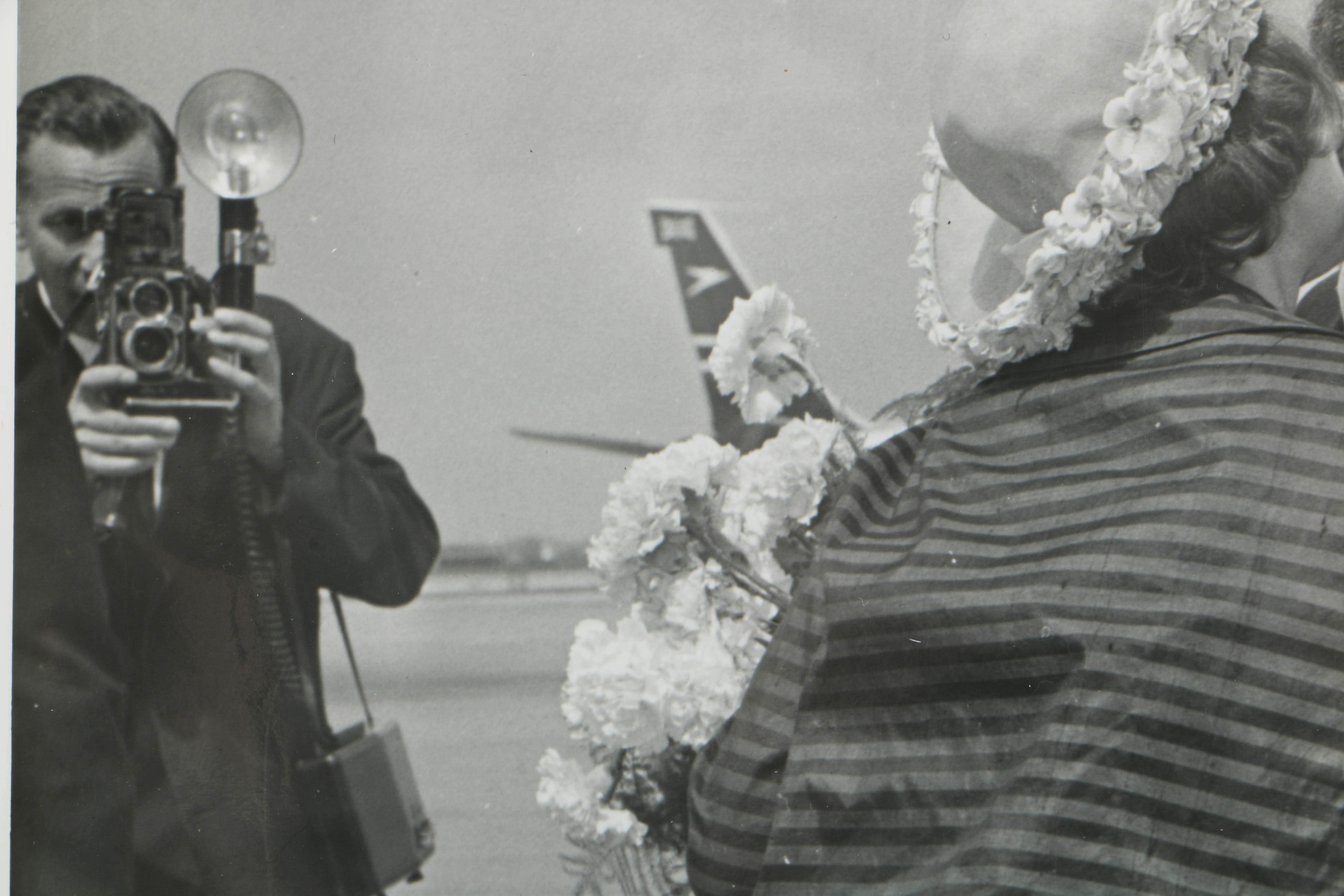 1957 Letter and Photo of Indira Gandhi and Fredda Brilliant