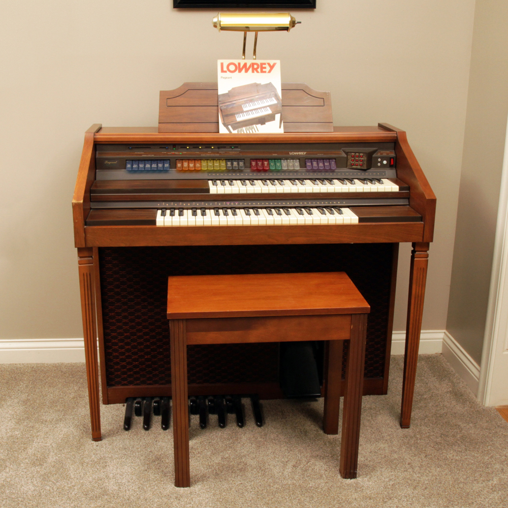 Lowrey Pageant M-150 Organ With Bench And Brass Light