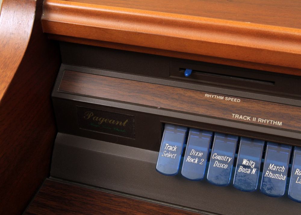 Lowrey Pageant M-150 Organ With Bench And Brass Light