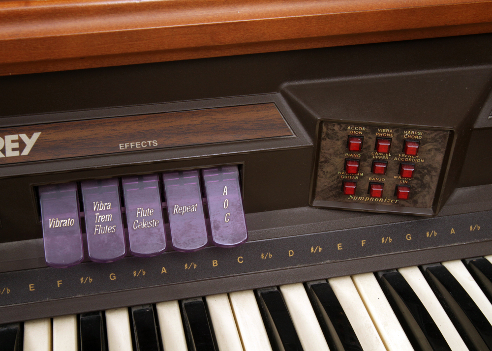 Lowrey Pageant M-150 Organ With Bench And Brass Light