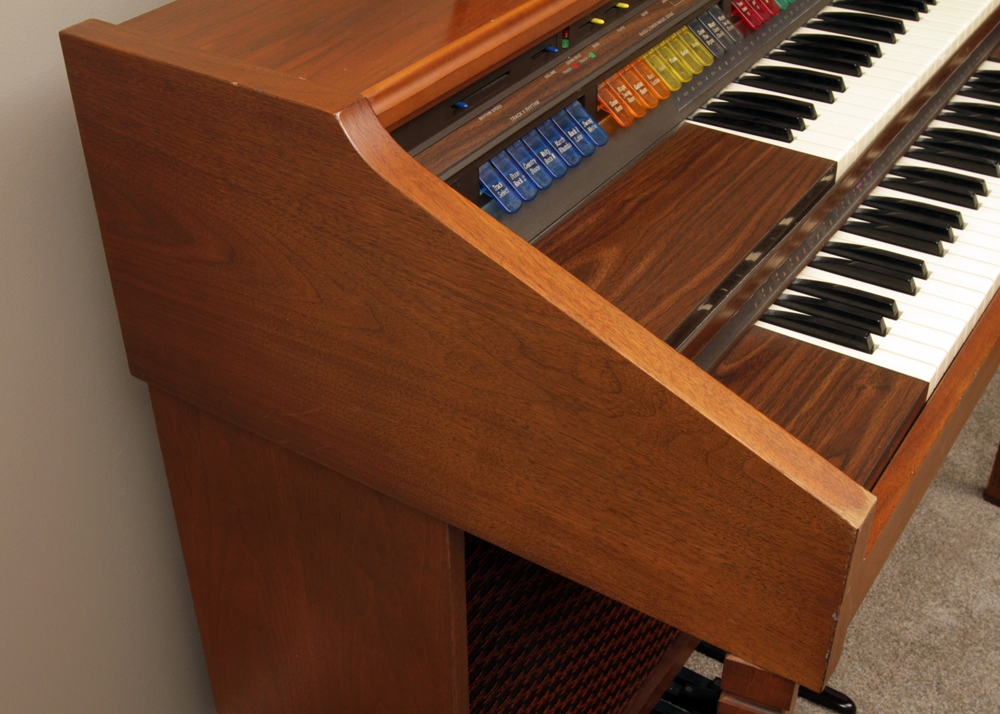 Lowrey Pageant M-150 Organ With Bench And Brass Light