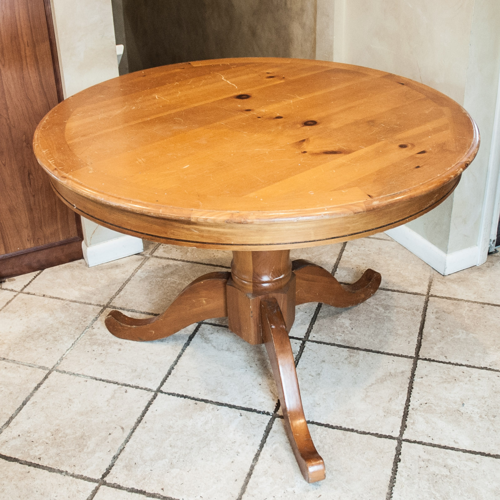 Round Knotty Pine Kitchen Table