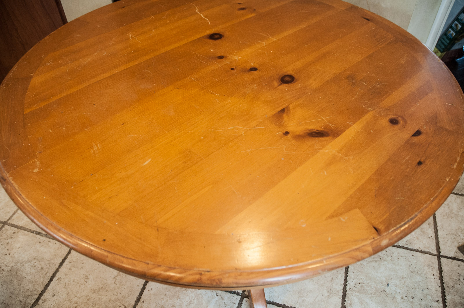 Round Knotty Pine Kitchen Table