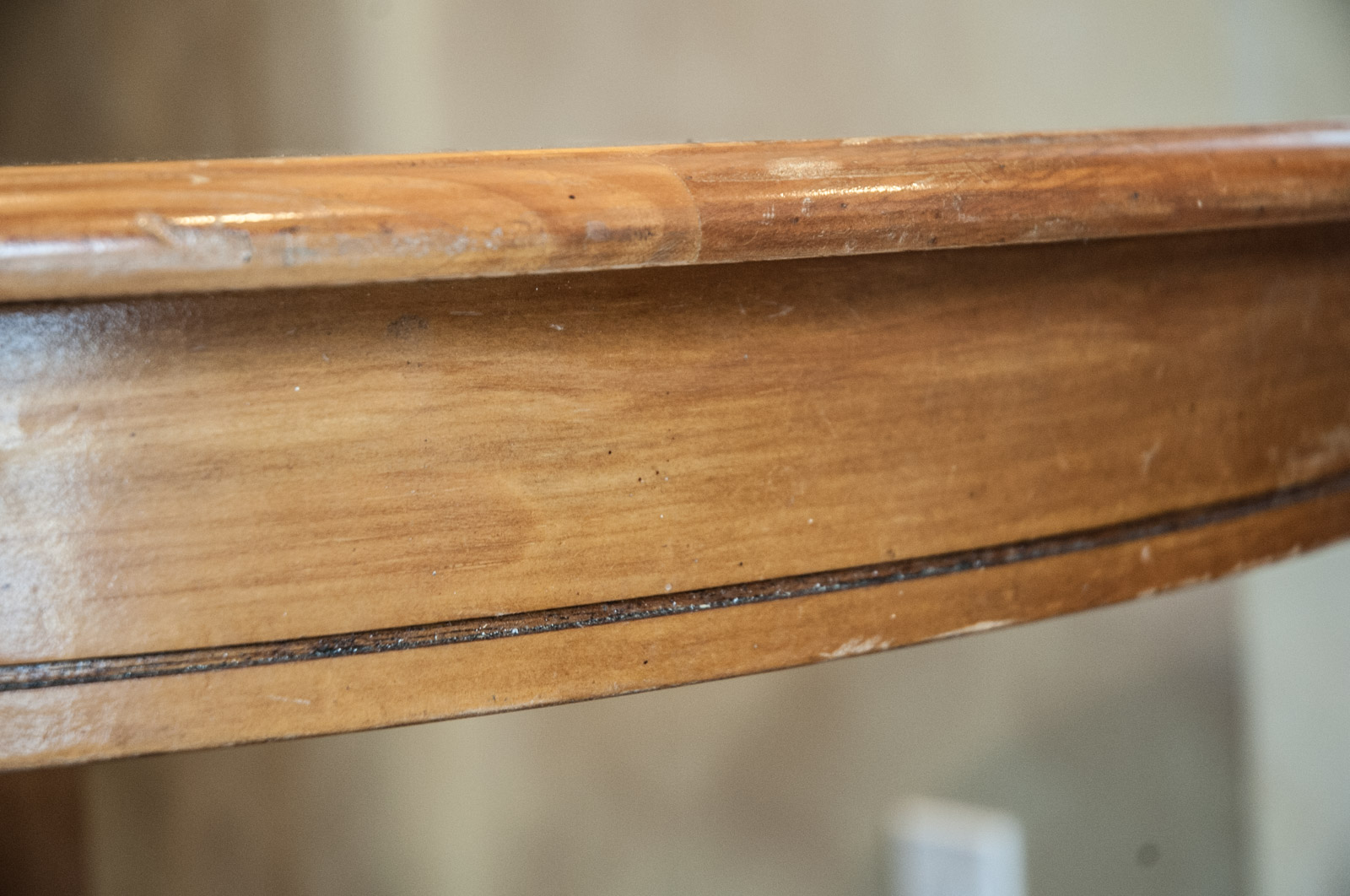 Round Knotty Pine Kitchen Table