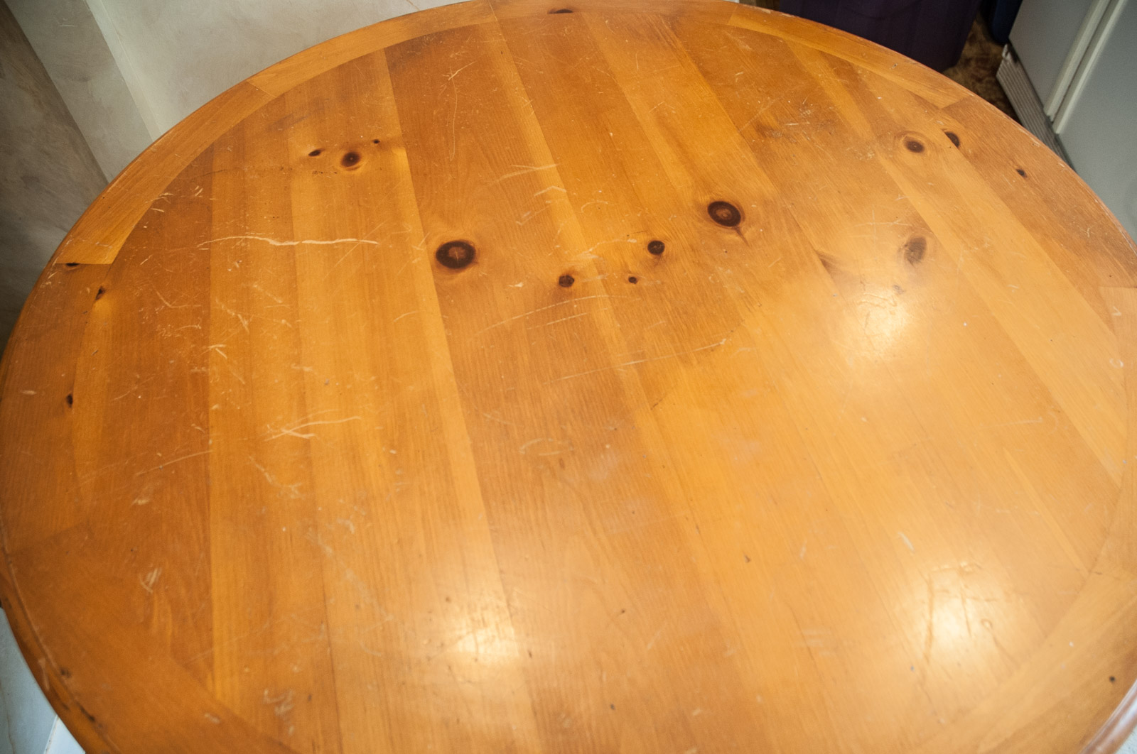 Round Knotty Pine Kitchen Table