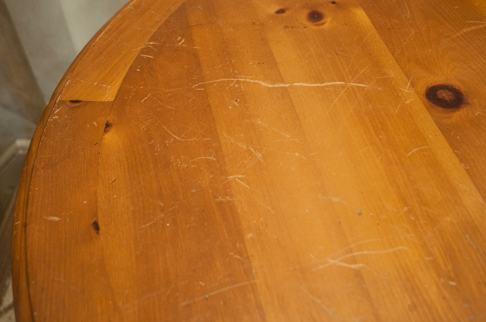 Round Knotty Pine Kitchen Table