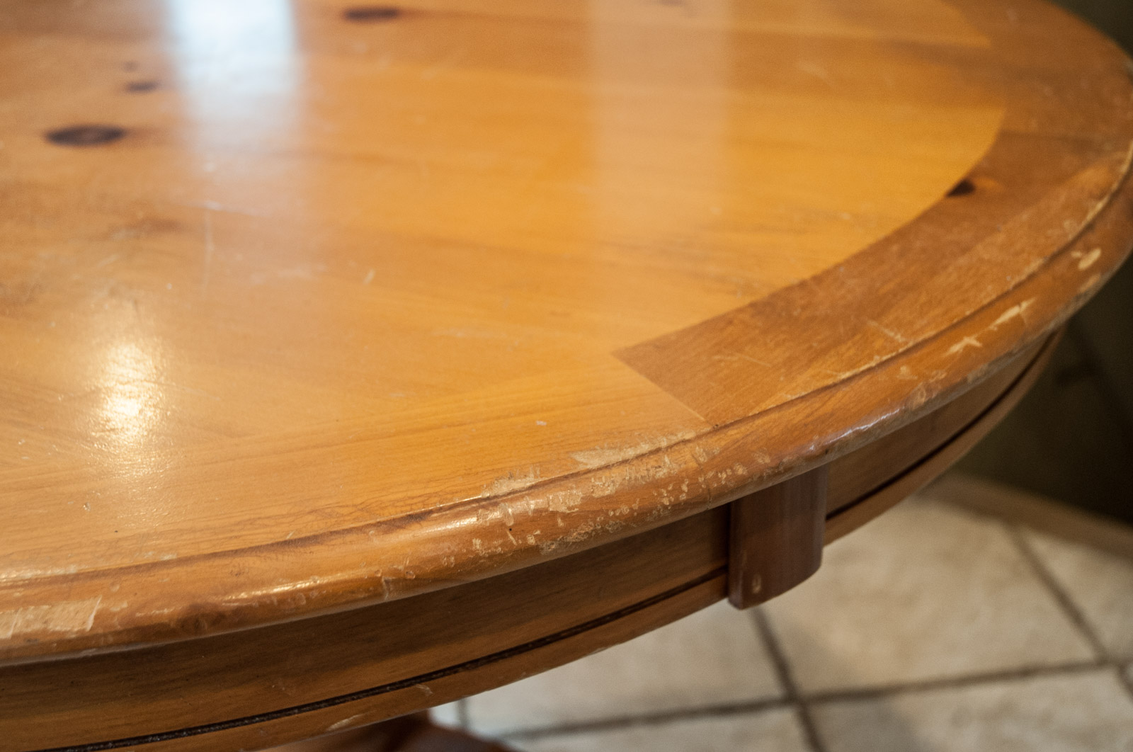 Round Knotty Pine Kitchen Table