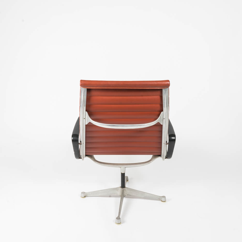 Swivel Office Chair After Design by Charles Eames for Herman Miller