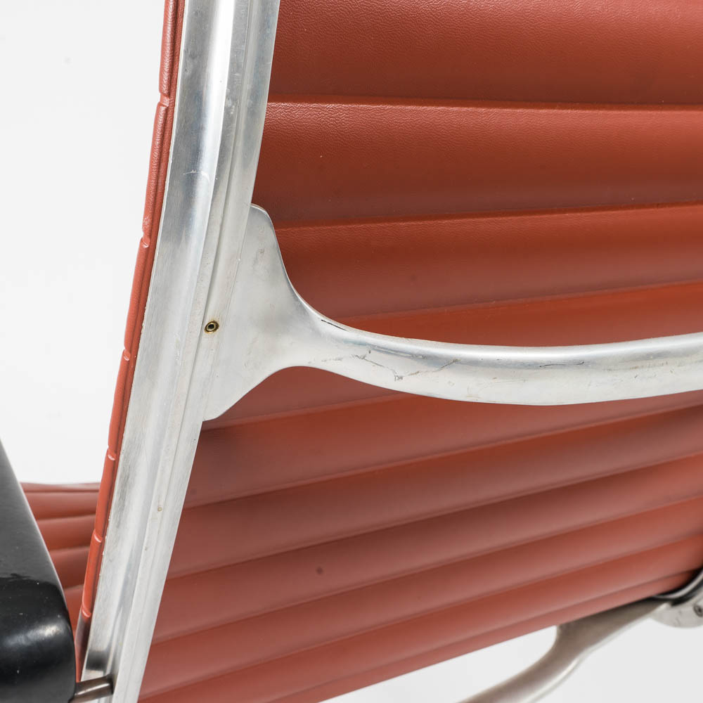 Swivel Office Chair After Design by Charles Eames for Herman Miller