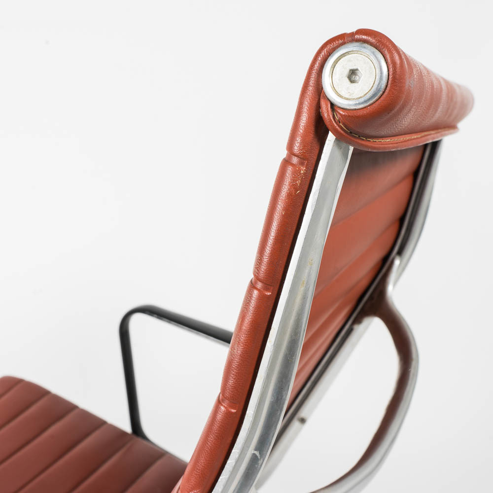 Swivel Office Chair After Design by Charles Eames for Herman Miller