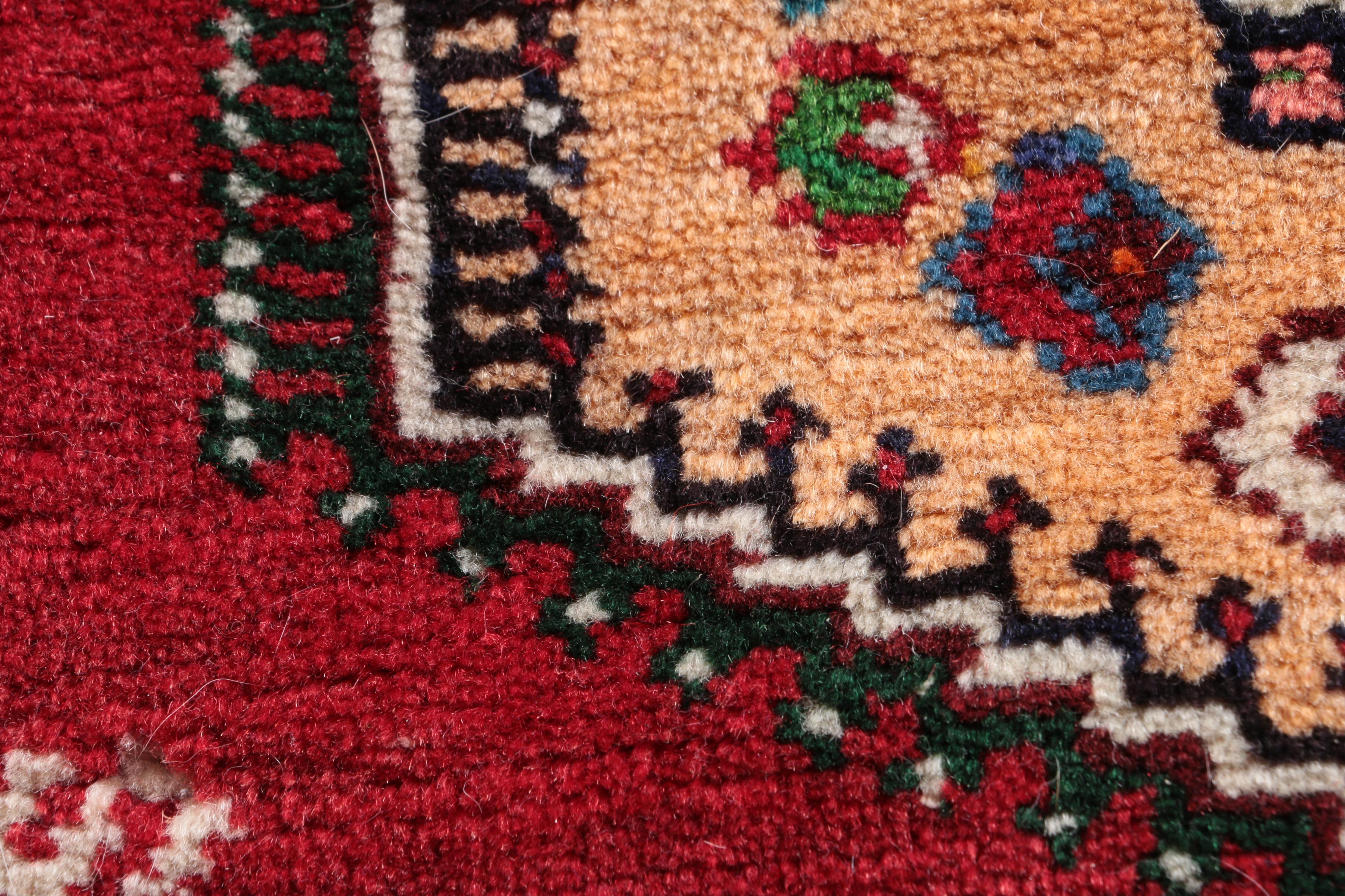 Hand-Knotted Persian Qashqai Accent Rug