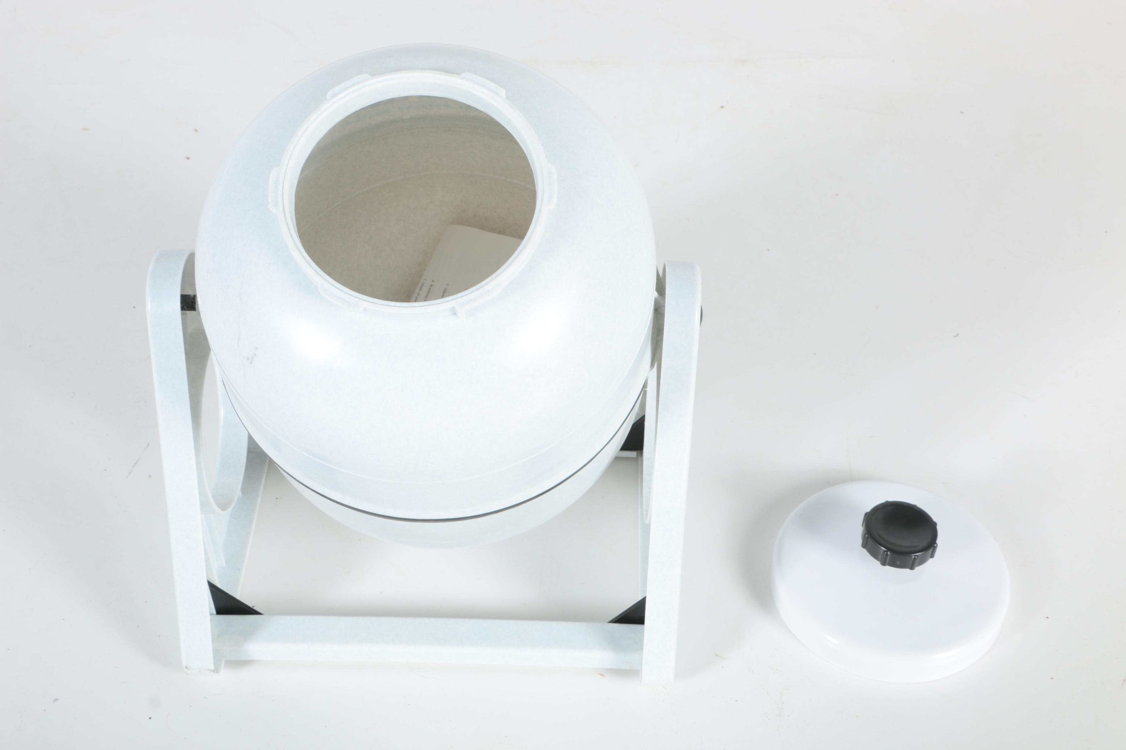 Ameristep "Realtree Xtra" Ground Blind with Lanterns and Camping Gear