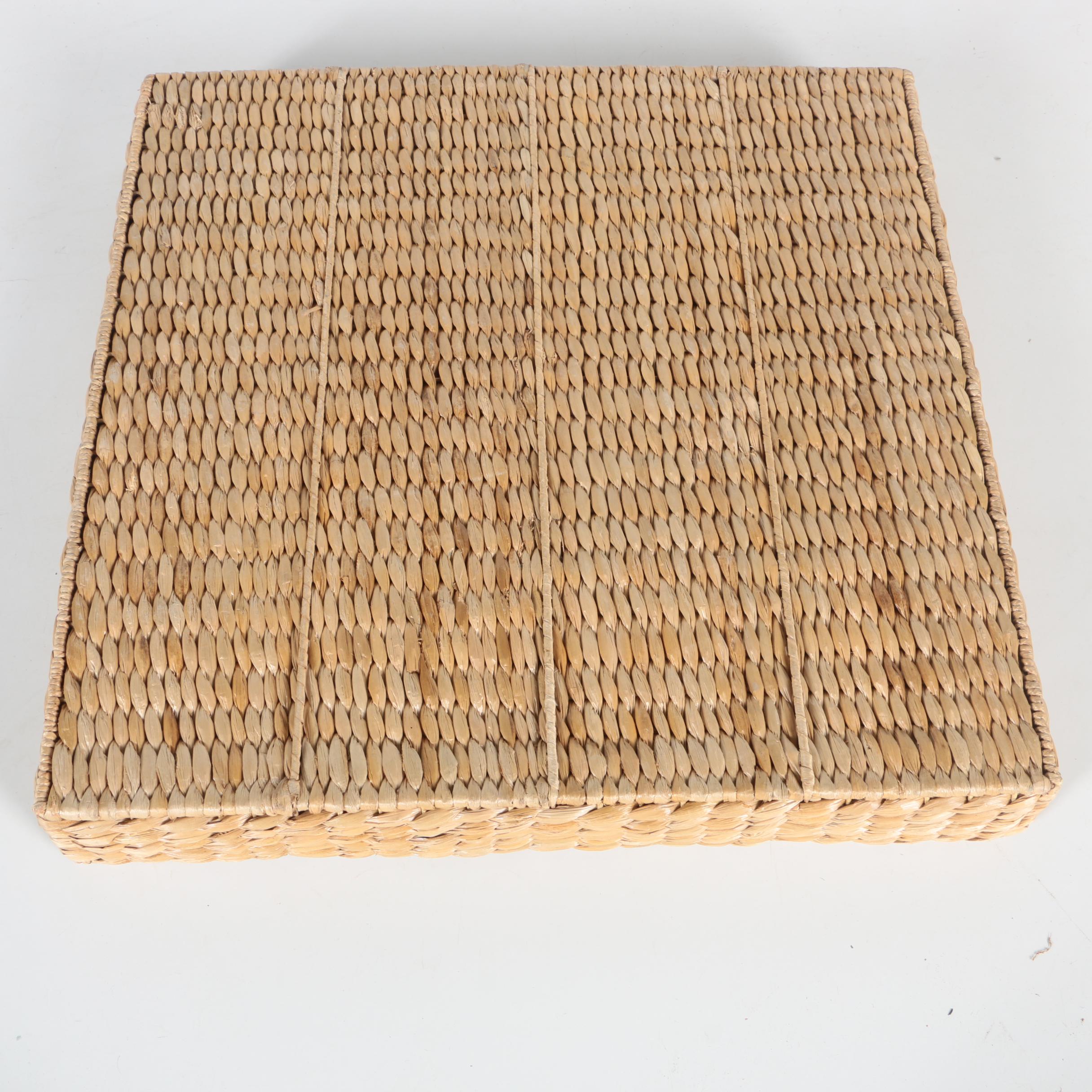 Ameristep "Realtree Xtra" Ground Blind with Lanterns and Camping Gear