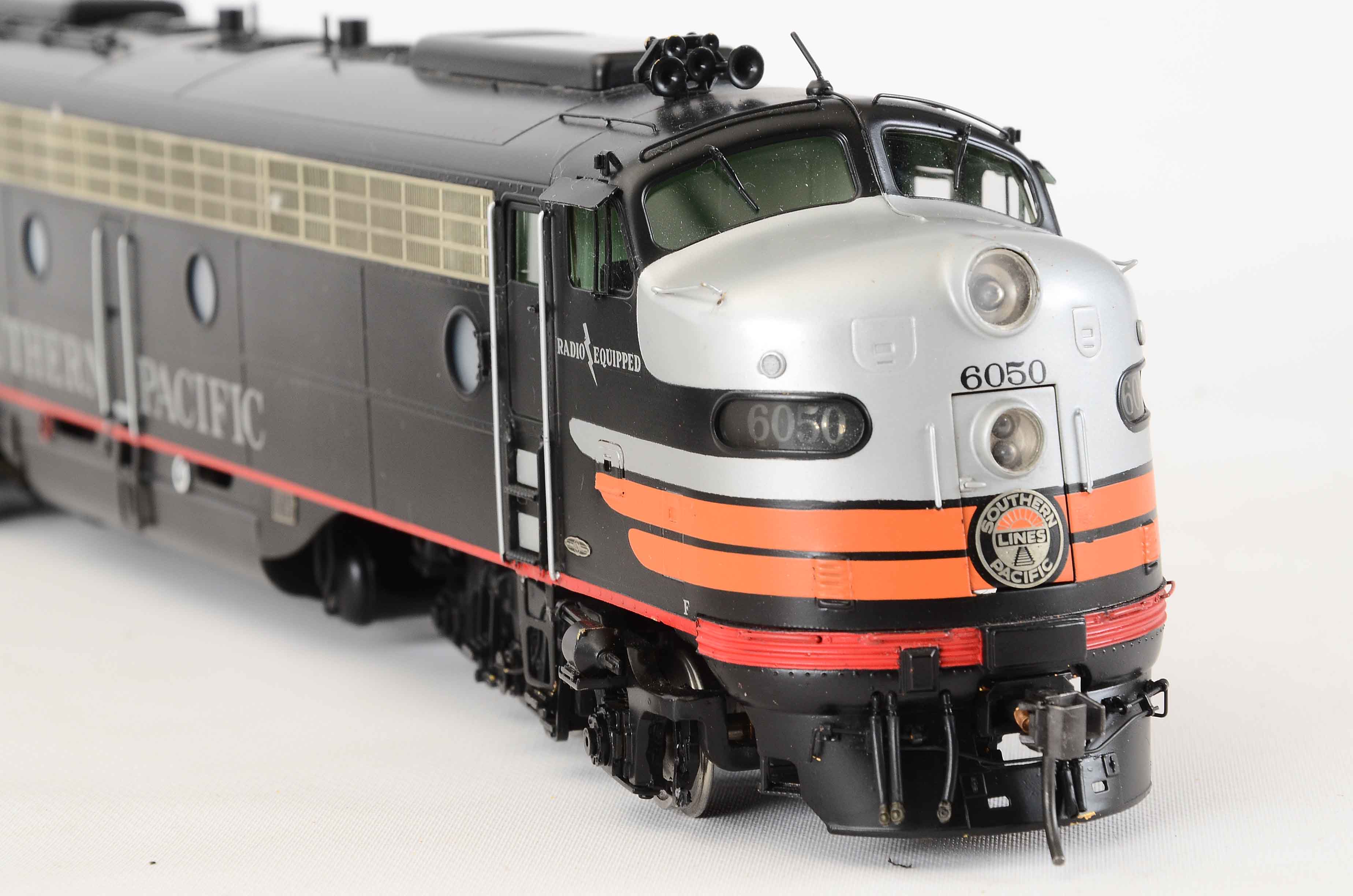 Key Imports EMD E-9 Locomotive Southern Pacific Black Widow