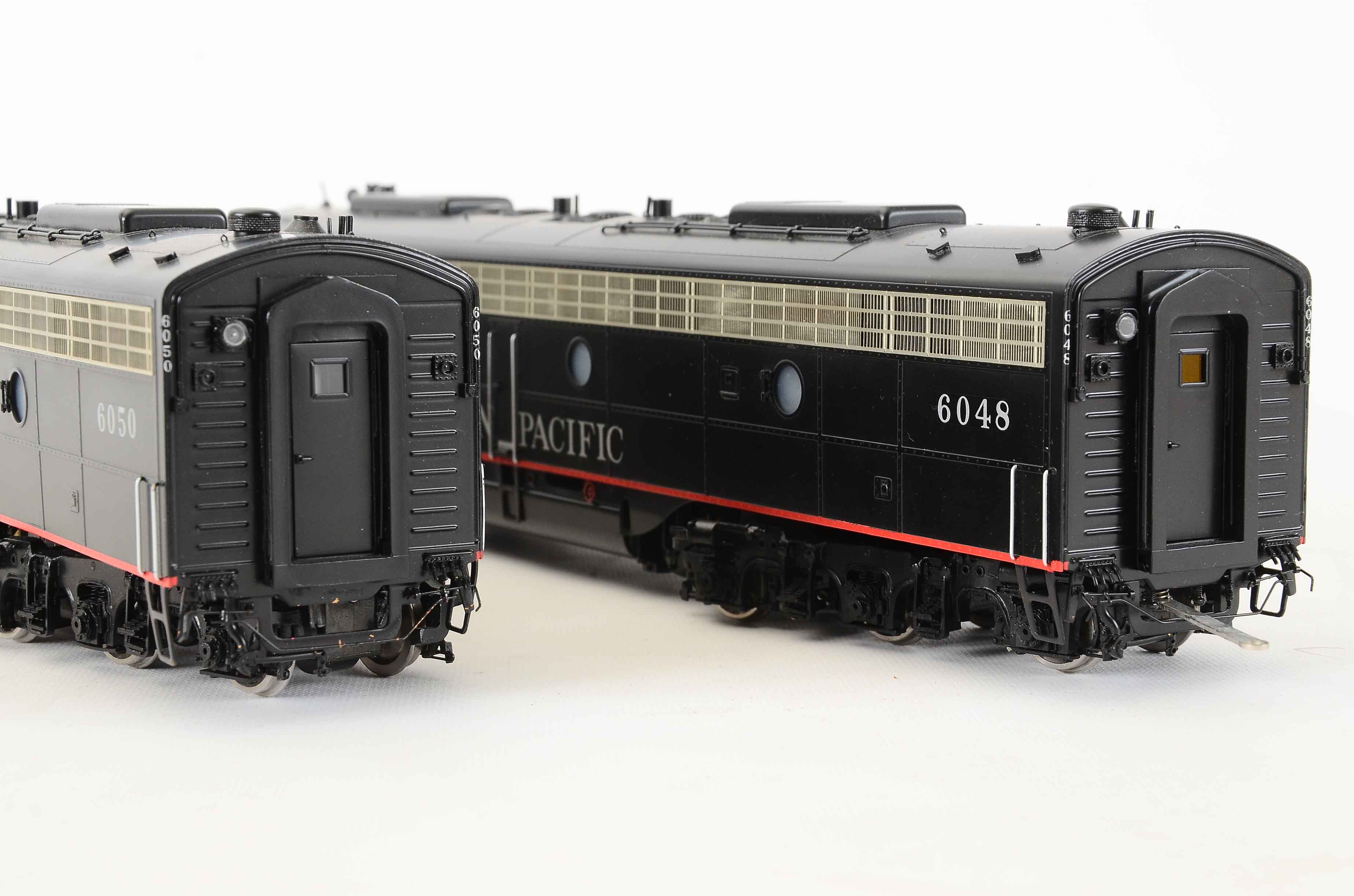 Key Imports EMD E-9 Locomotive Southern Pacific Black Widow