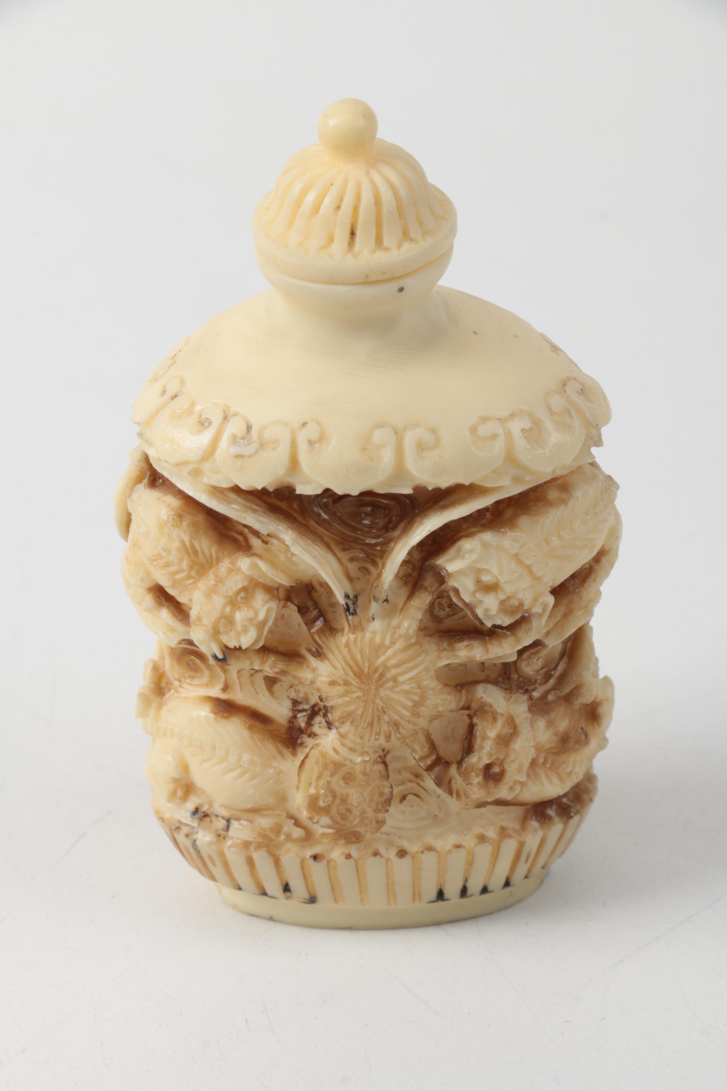 Chinese Carved Resin Snuff Bottle
