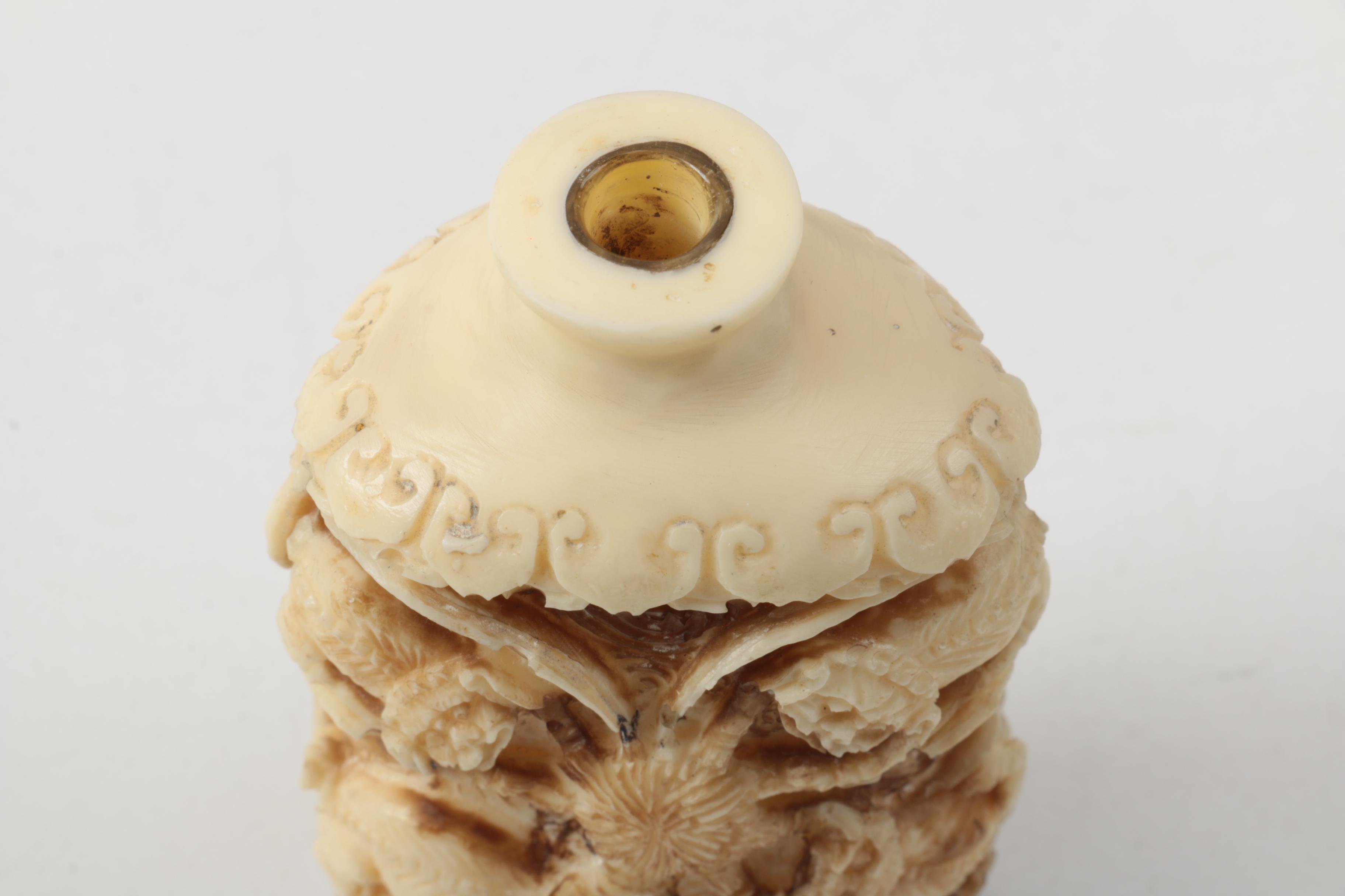 Chinese Carved Resin Snuff Bottle