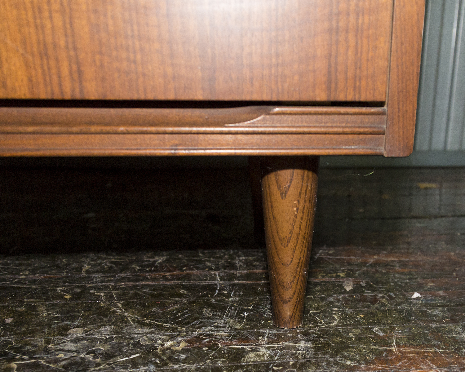 Mid Century Modern Chest of Drawers