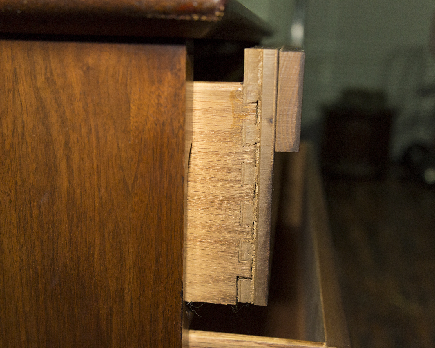 Mid Century Modern Chest of Drawers