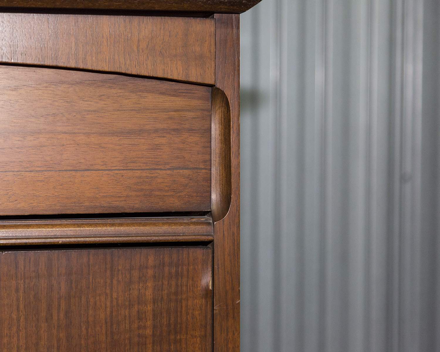 Mid Century Modern Chest of Drawers