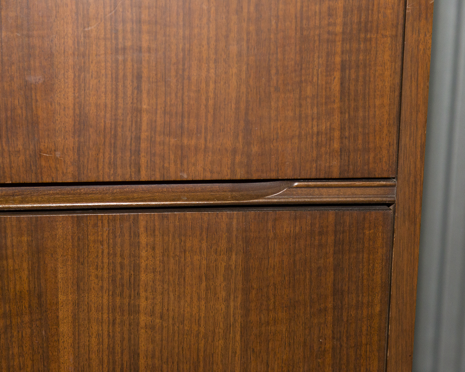 Mid Century Modern Chest of Drawers