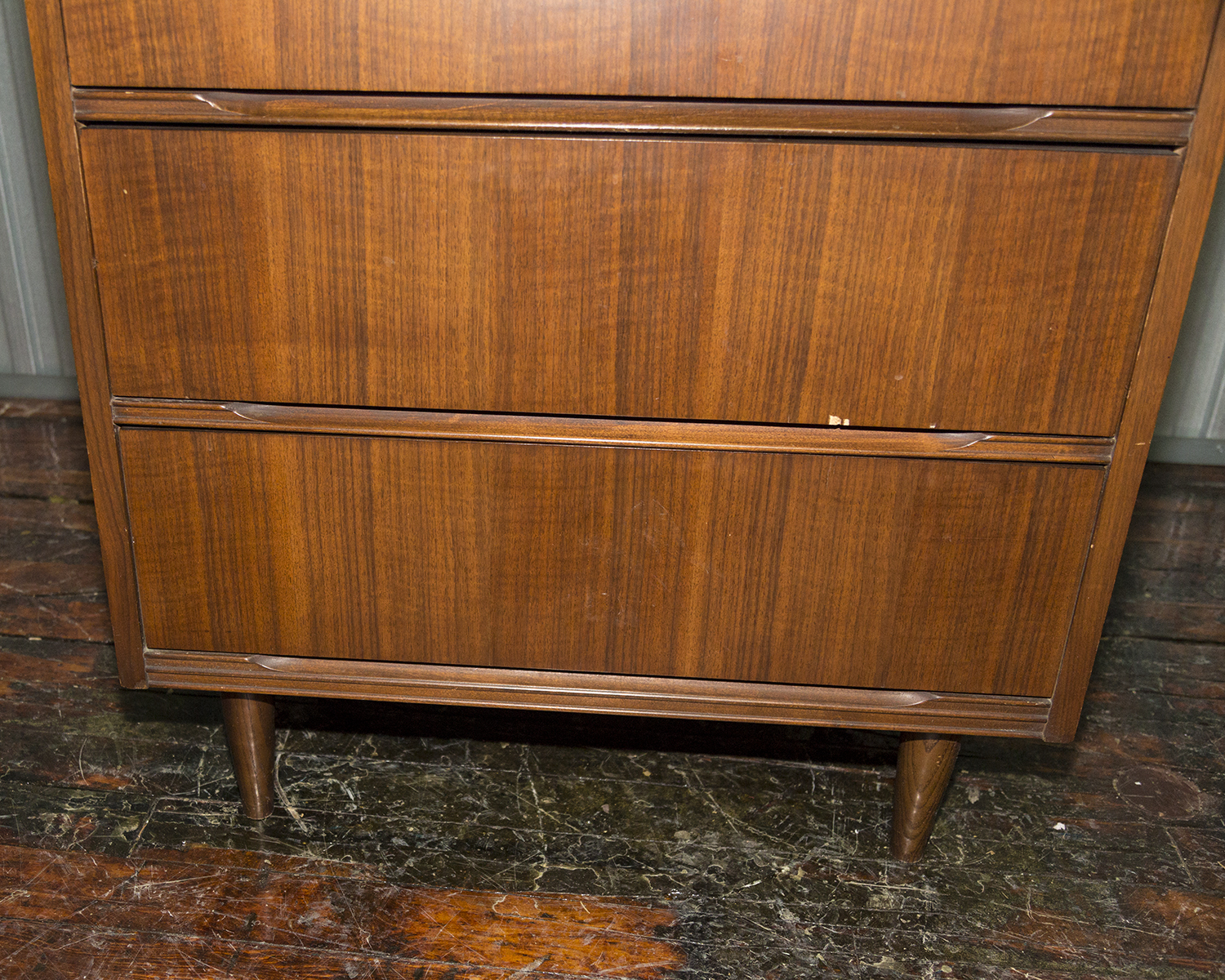 Mid Century Modern Chest of Drawers