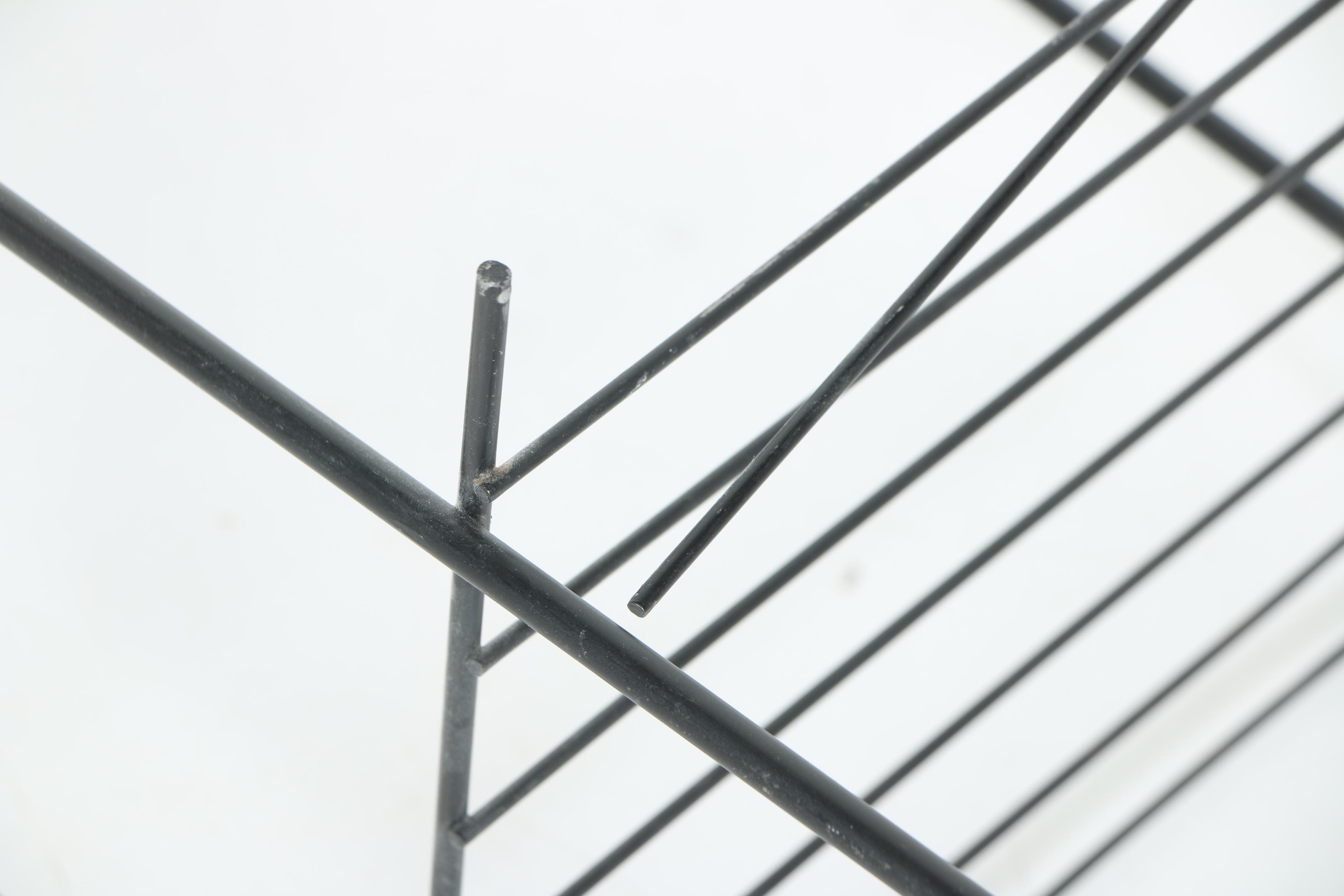 Black Metal Wire Stand