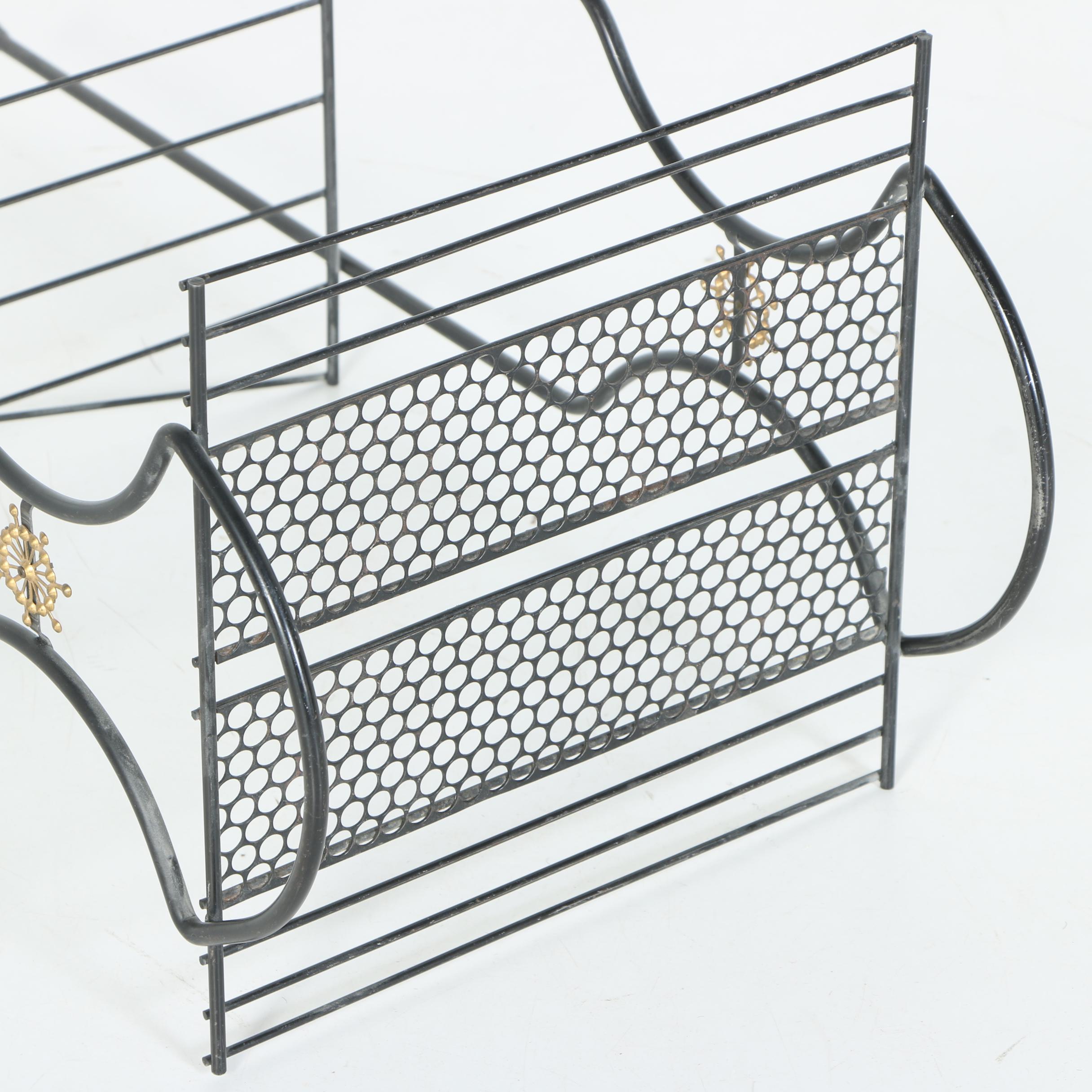 Black Metal Wire Stand