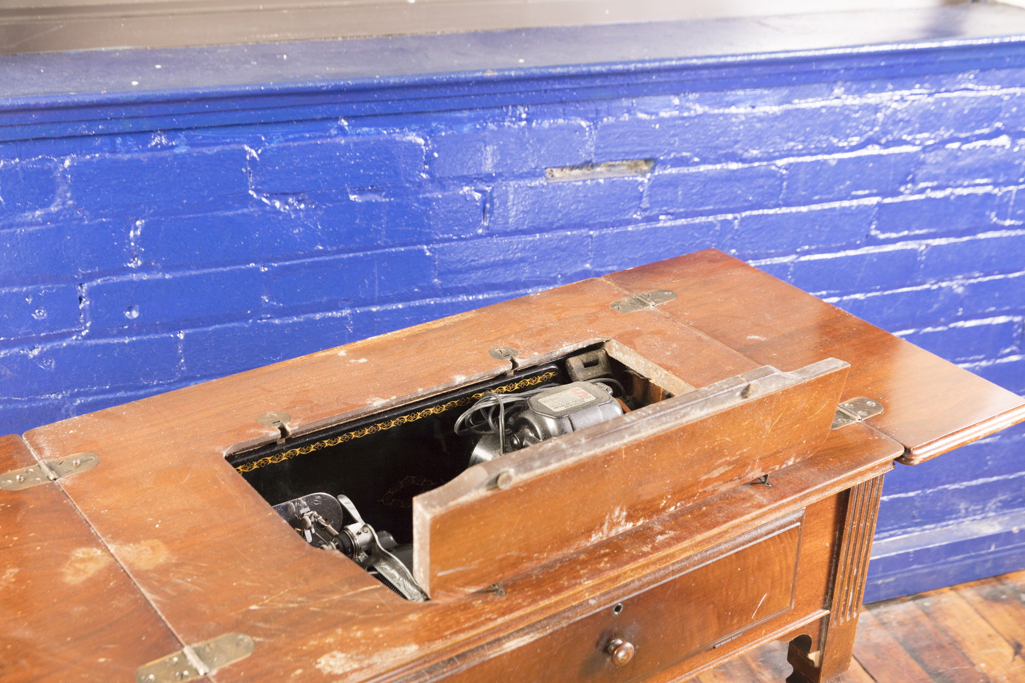 Vintage Singer Sewing Machine with Cabinet and Stool