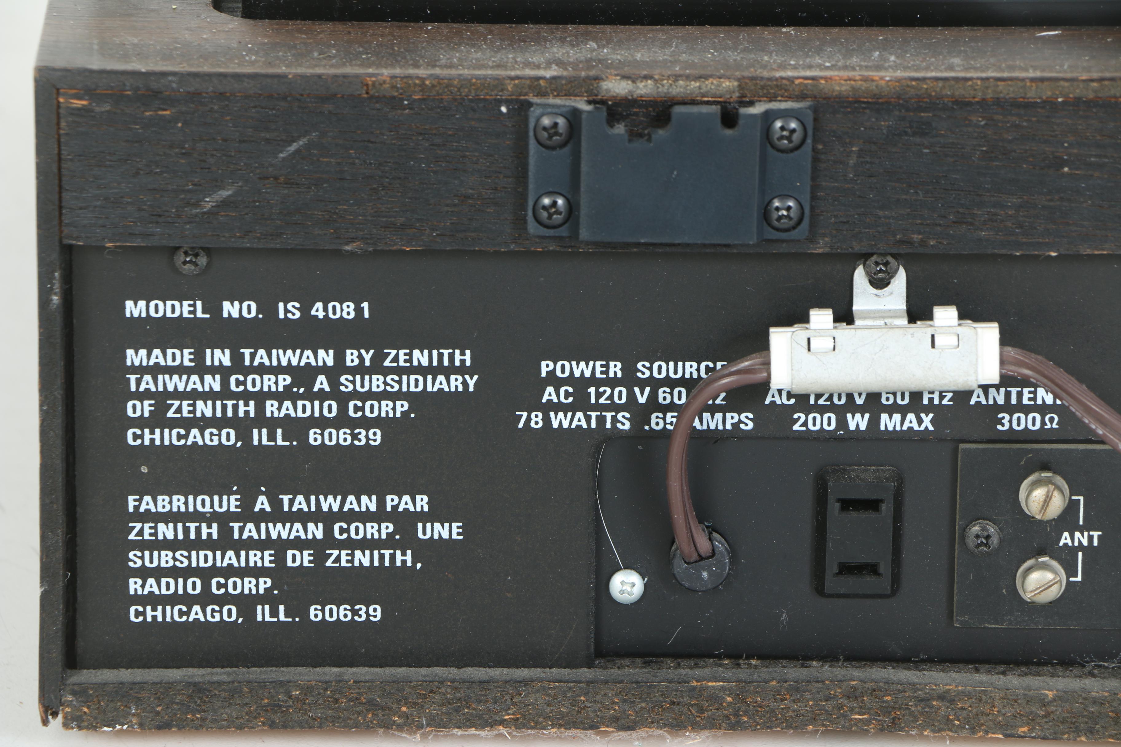 Zenith Record Player with Speakers