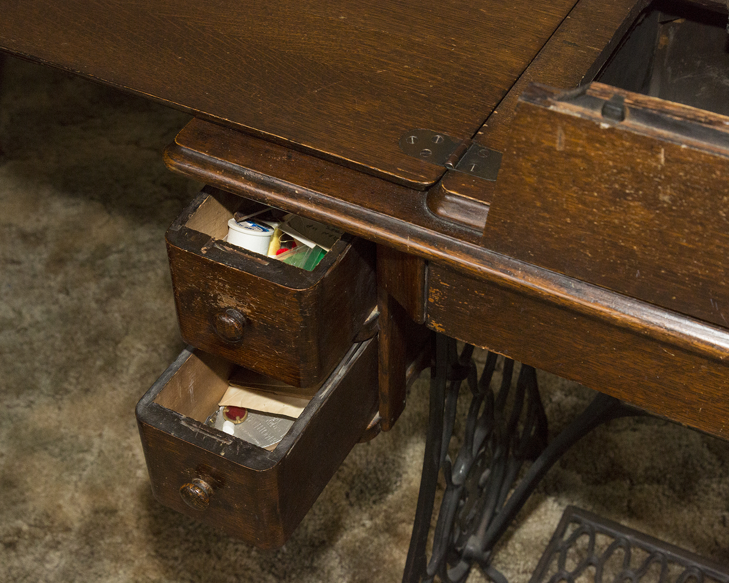 Antique Singer Treadle Sewing Machine Cabinet