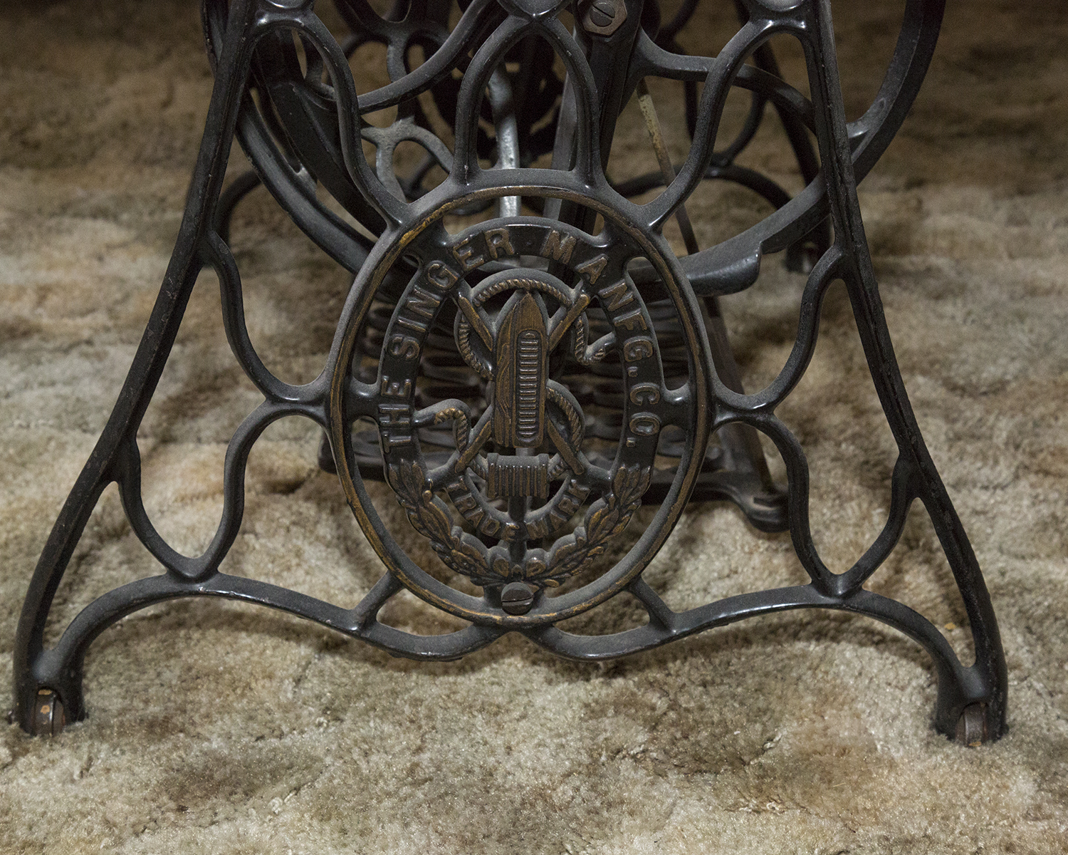 Antique Singer Treadle Sewing Machine Cabinet