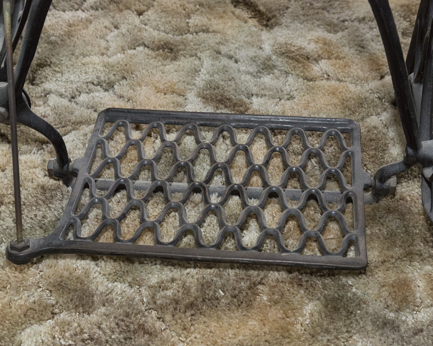 Antique Singer Treadle Sewing Machine Cabinet