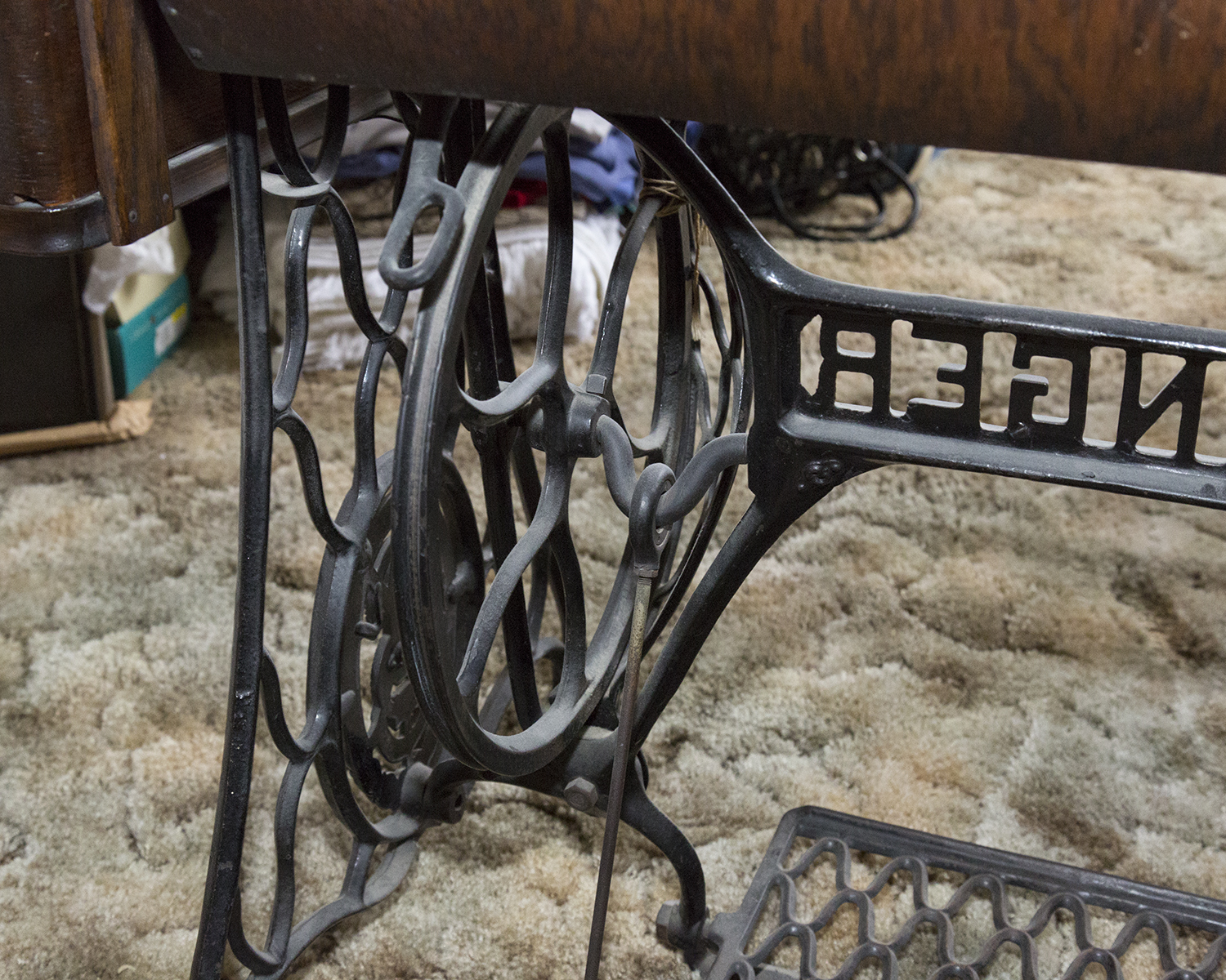 Antique Singer Treadle Sewing Machine Cabinet