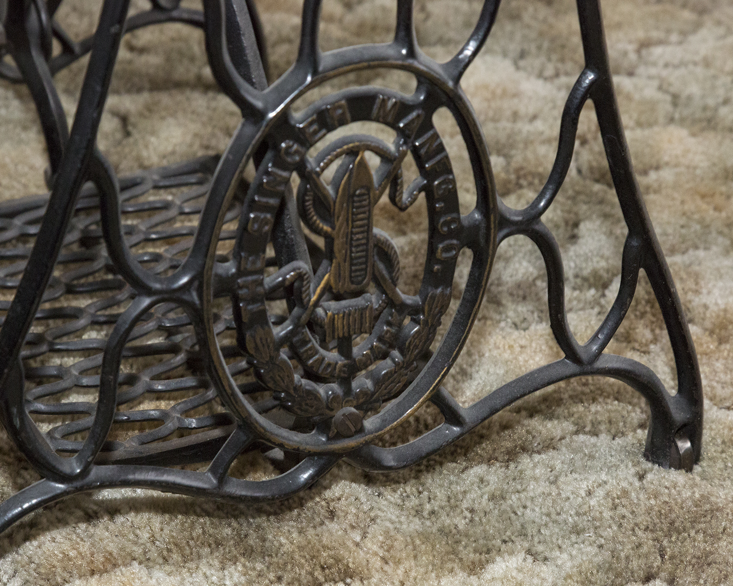 Antique Singer Treadle Sewing Machine Cabinet