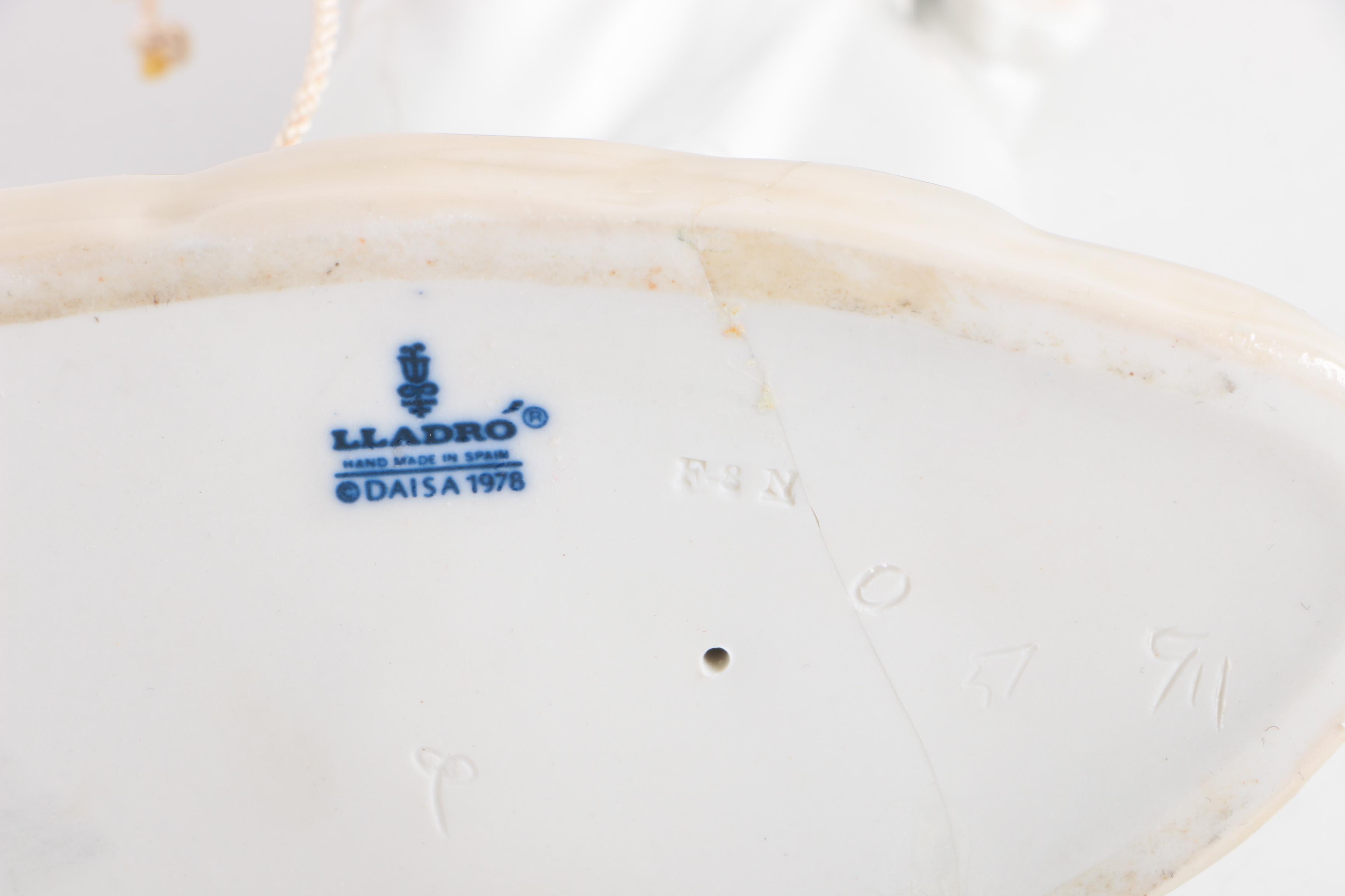 Lladro Porcelain Girl With Flower Basket Figurine