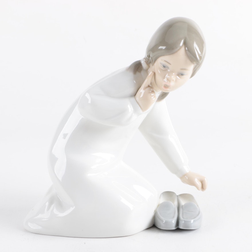 Lladro Porcelain Figurine "Girl with Slippers"