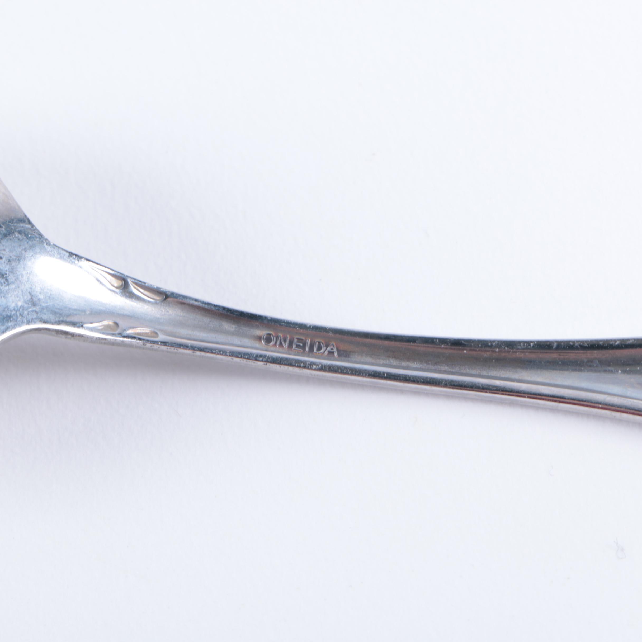 Oneida Stainless Steel Flatware Set