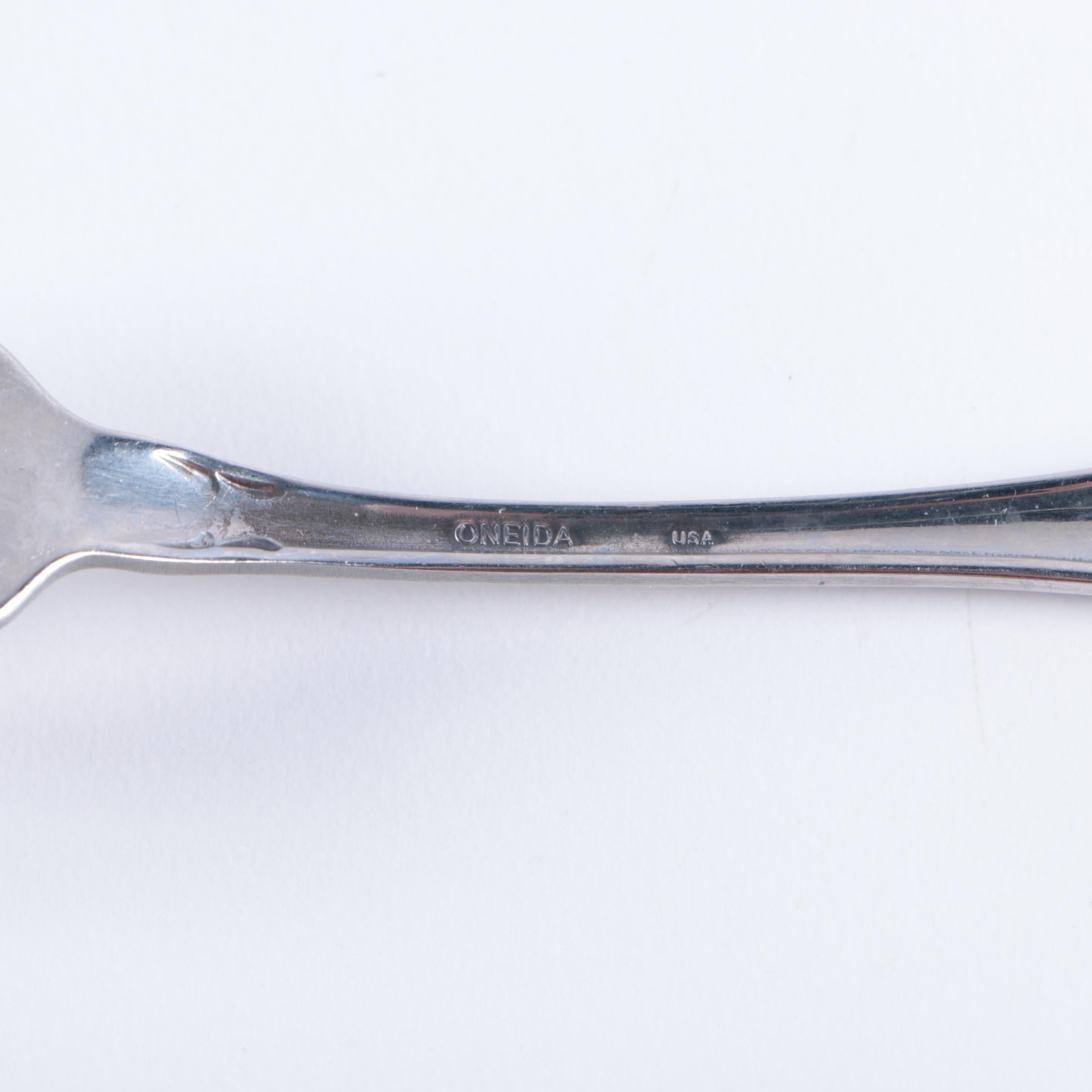 Oneida Stainless Steel Flatware Set