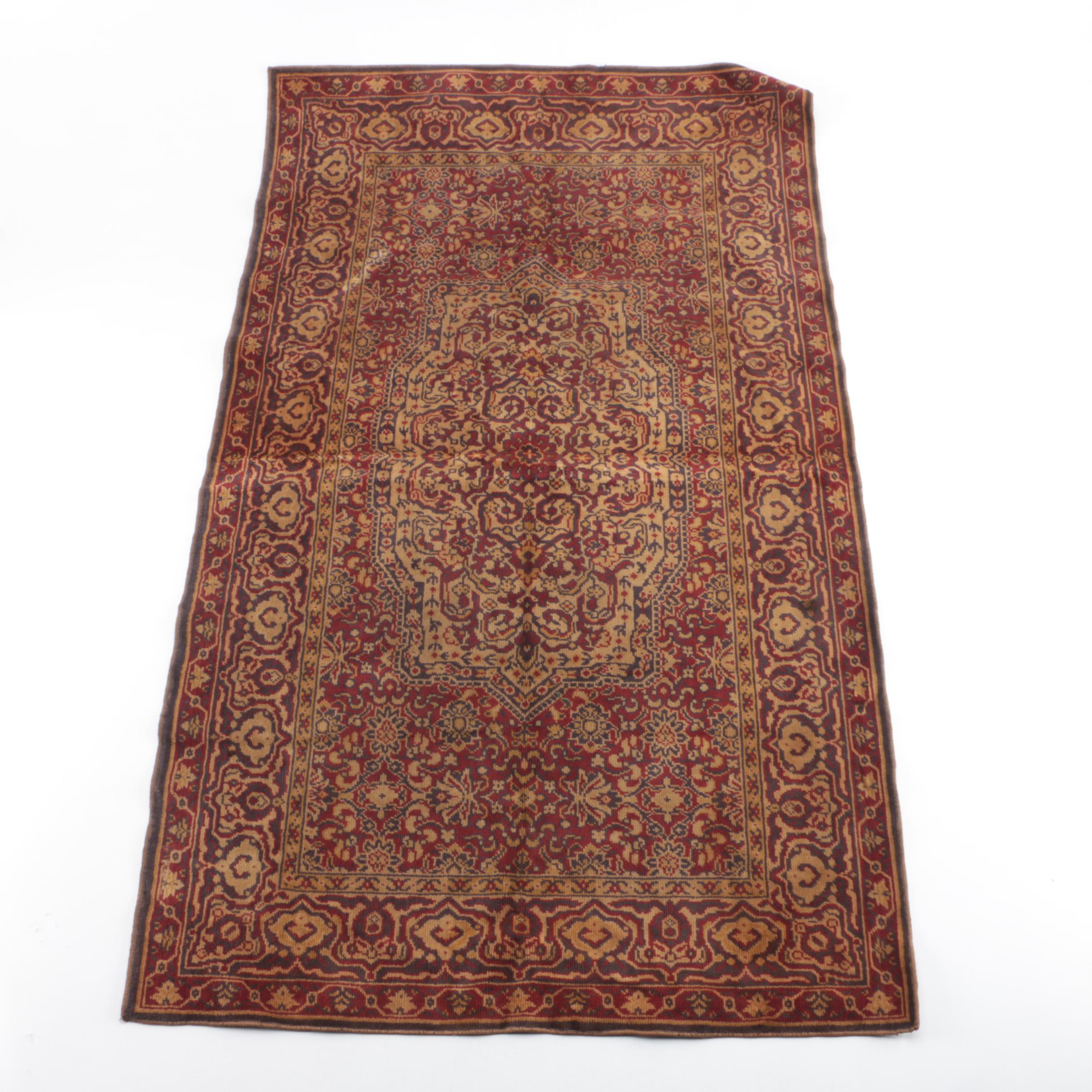 Machine Made Persian Style Accent Rug
