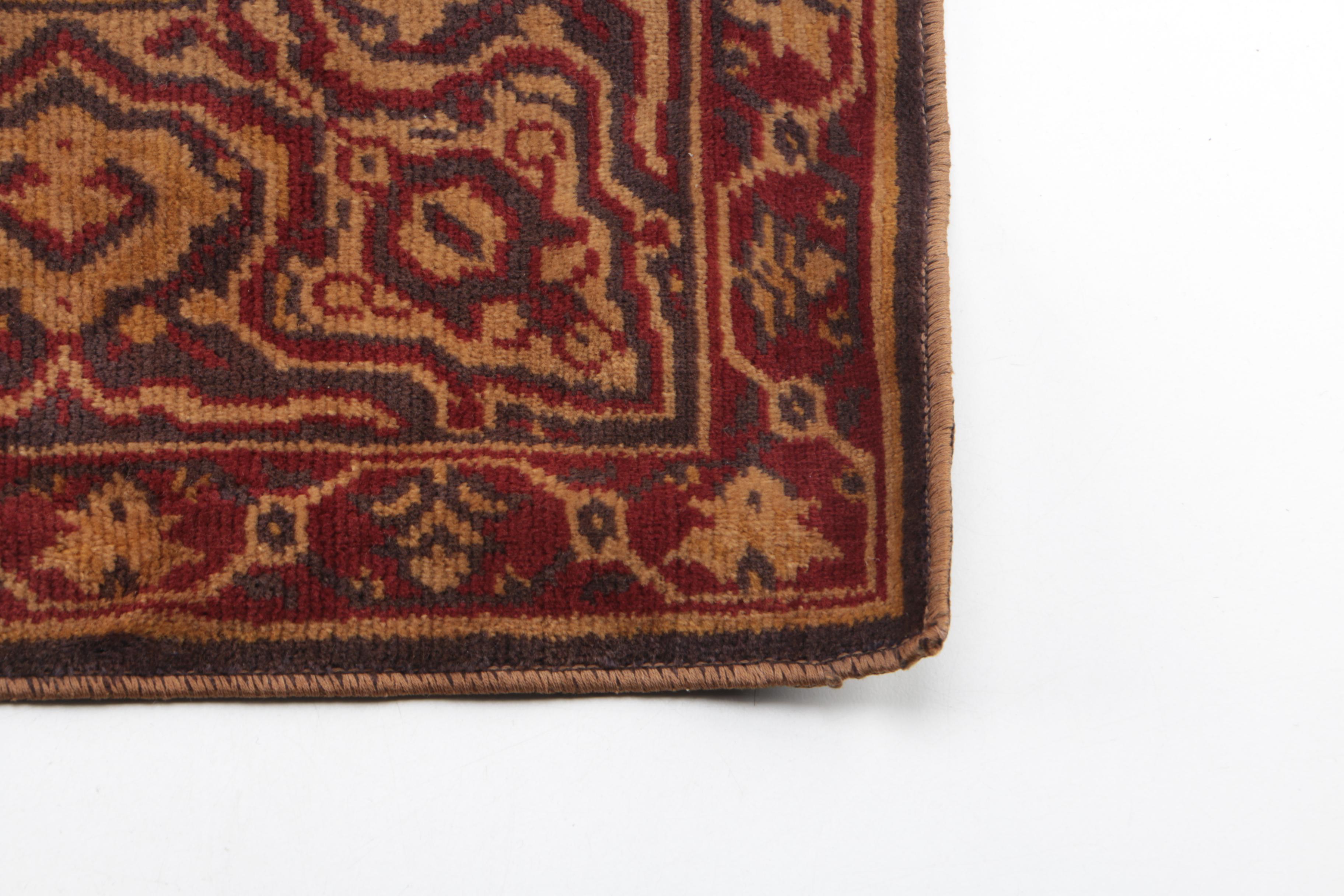 Machine Made Persian Style Accent Rug