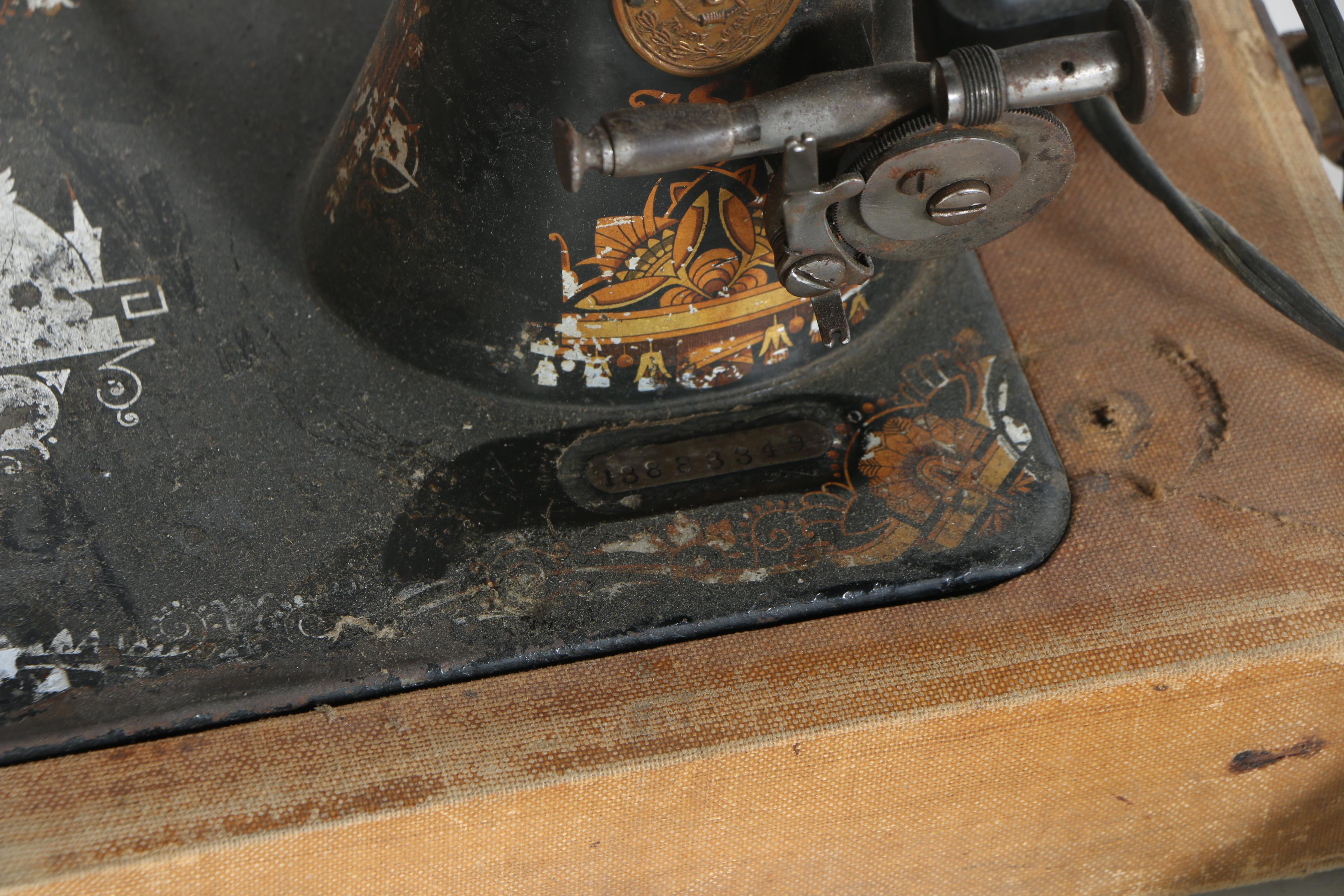 Antique Singer "Sphinx" Sewing Machine