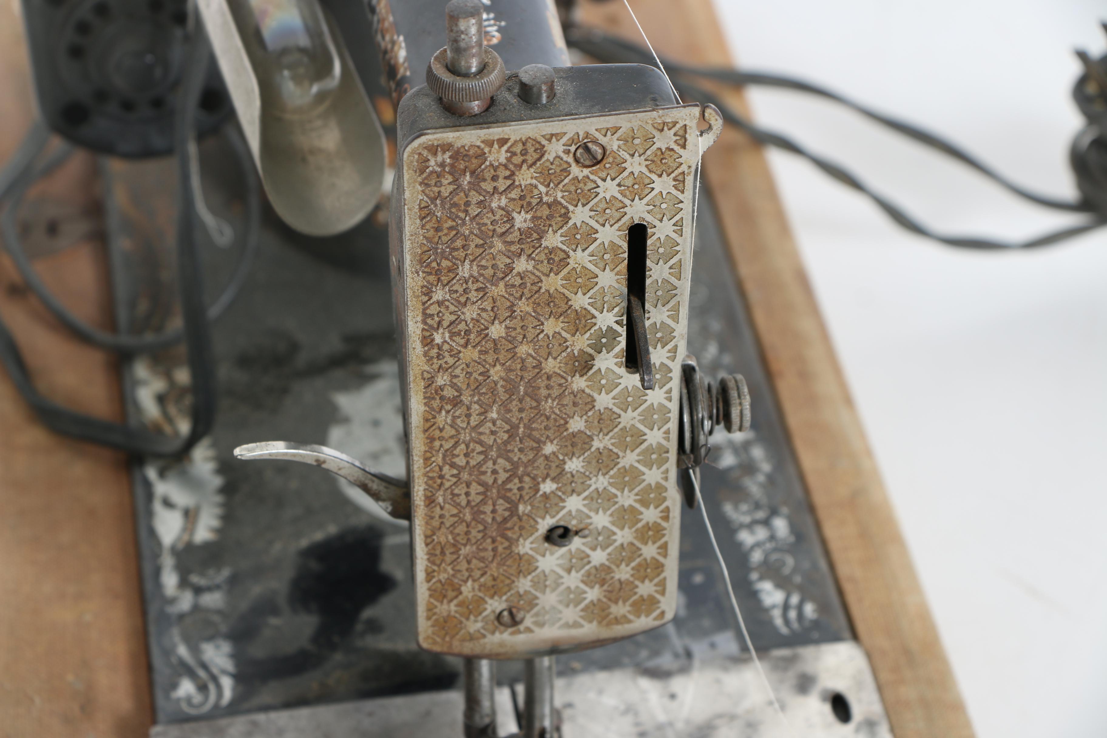 Antique Singer "Sphinx" Sewing Machine