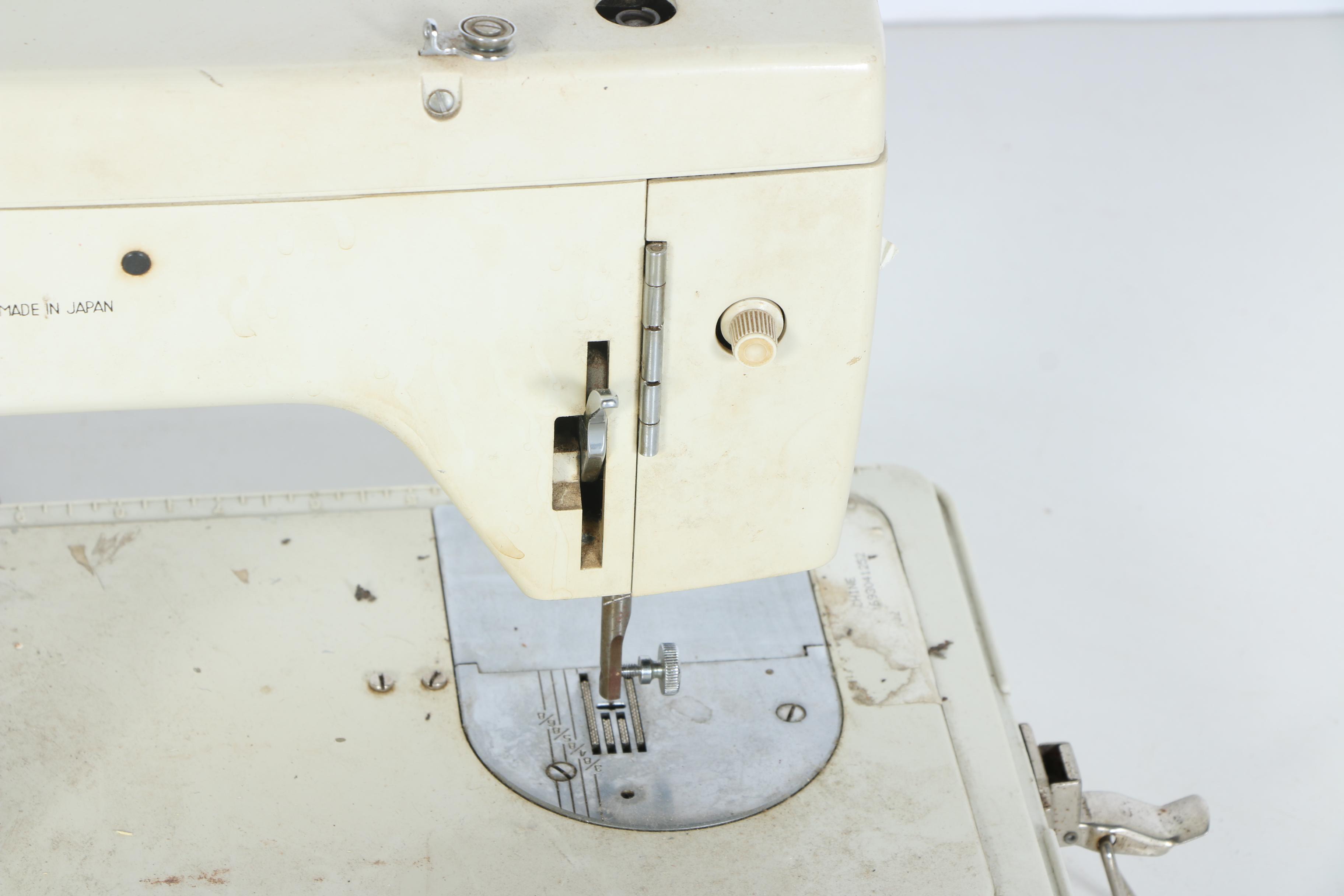 Vogue Stitch Model 780 Sewing Machine