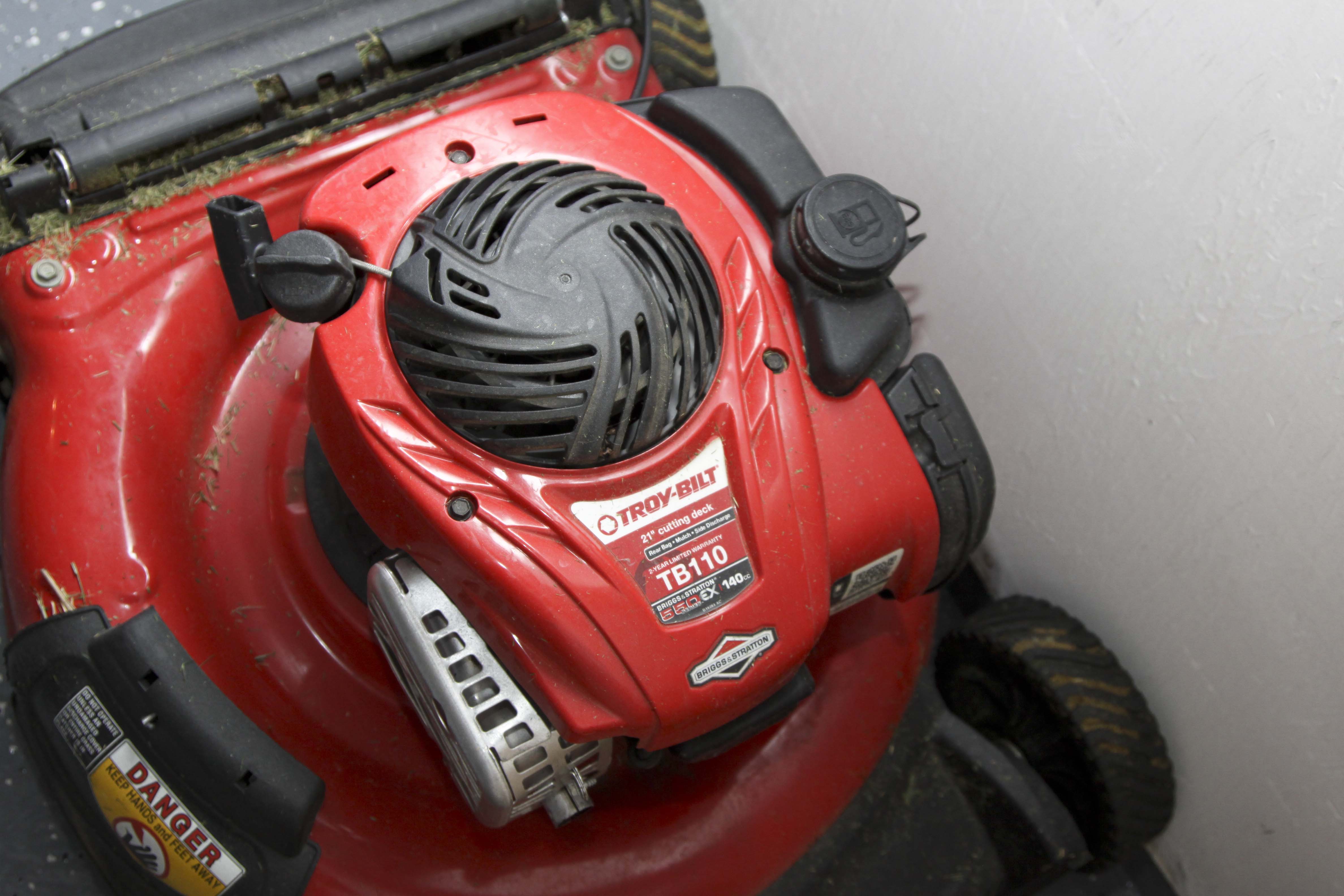 TROY-BILT Push Lawn Mower with Leaf Catcher Bag