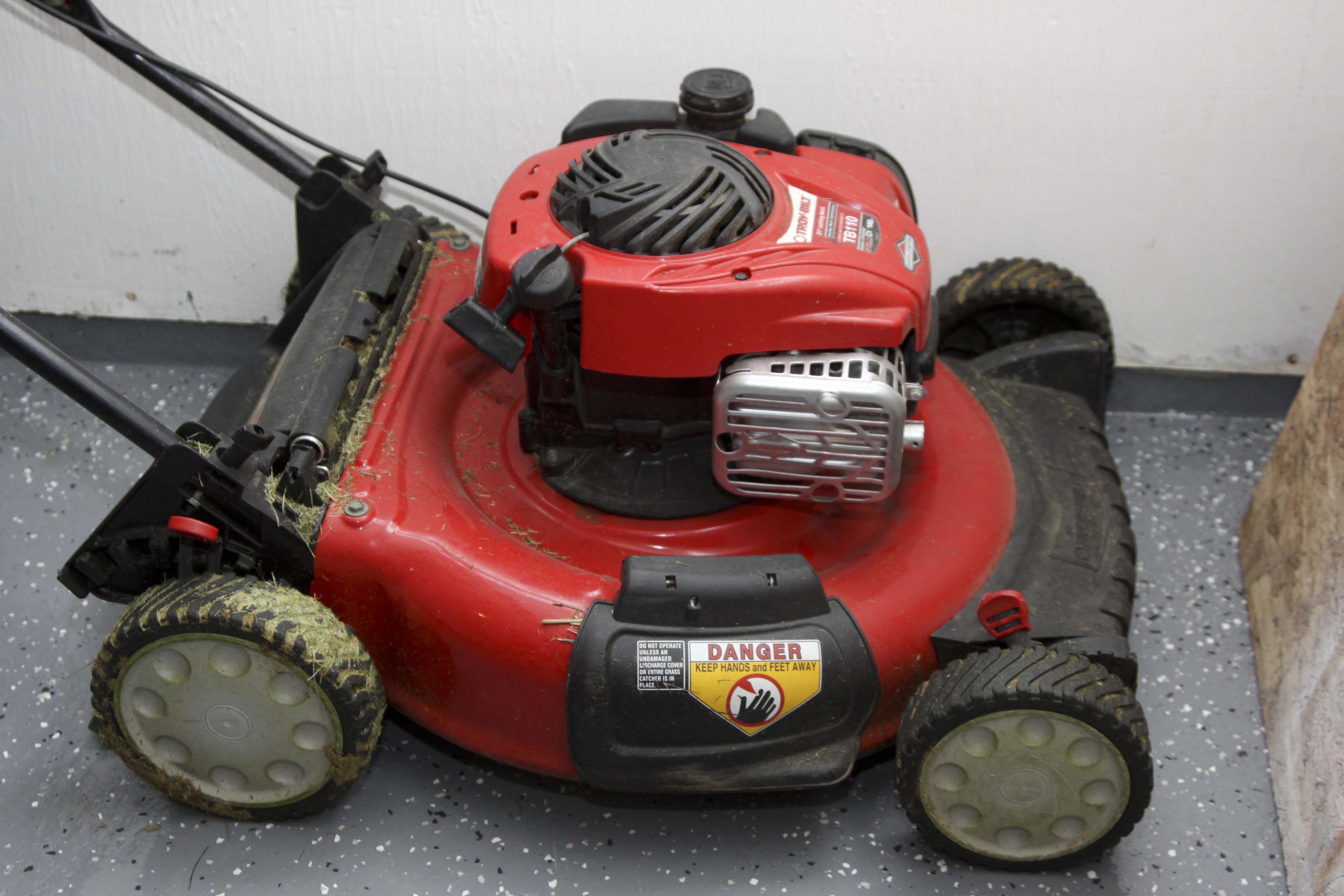 TROY-BILT Push Lawn Mower with Leaf Catcher Bag