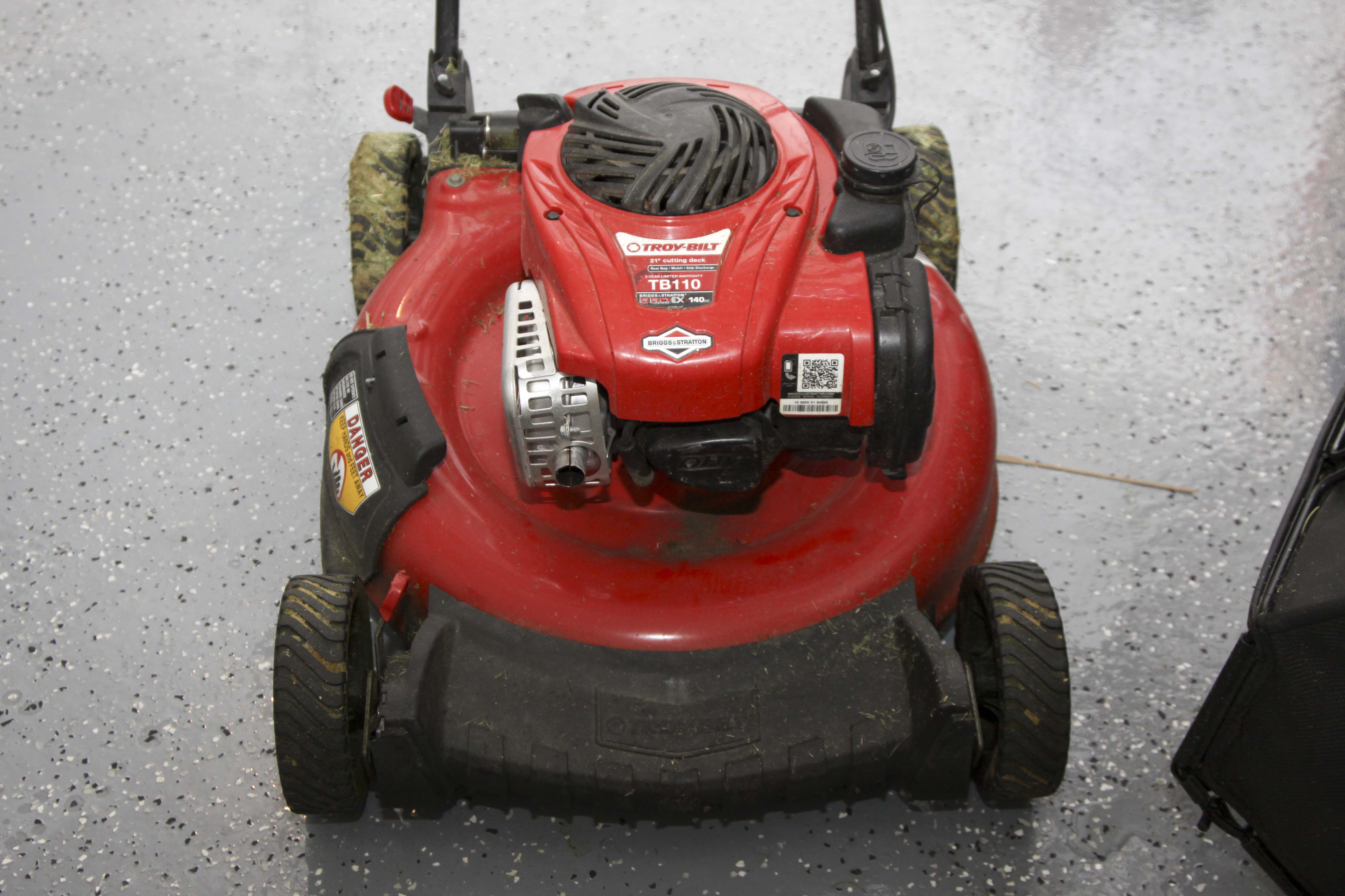 TROY-BILT Push Lawn Mower with Leaf Catcher Bag
