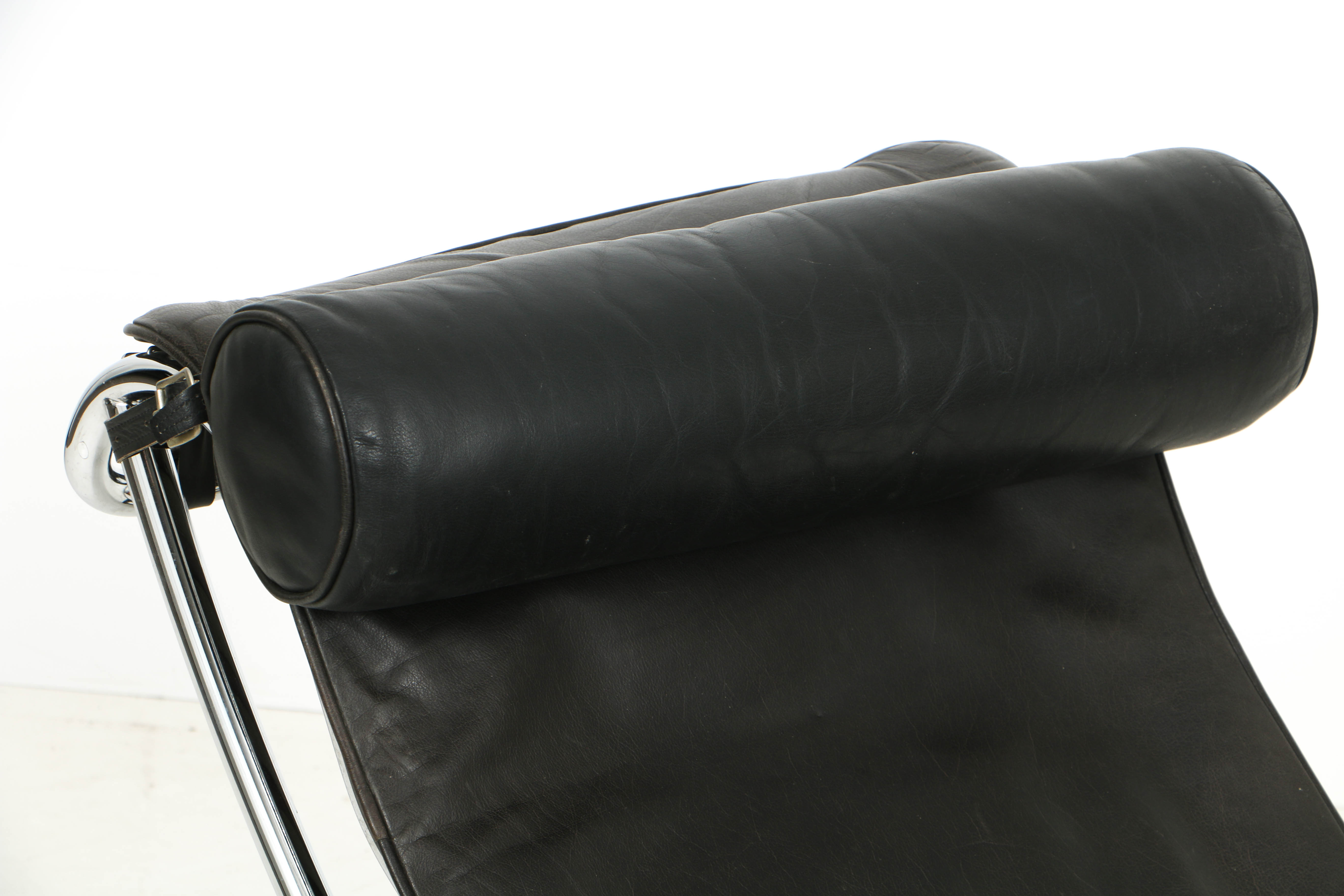 Vintage Modernist "LC4" Chaise Lounge Chair by Le Corbusier for Cassina